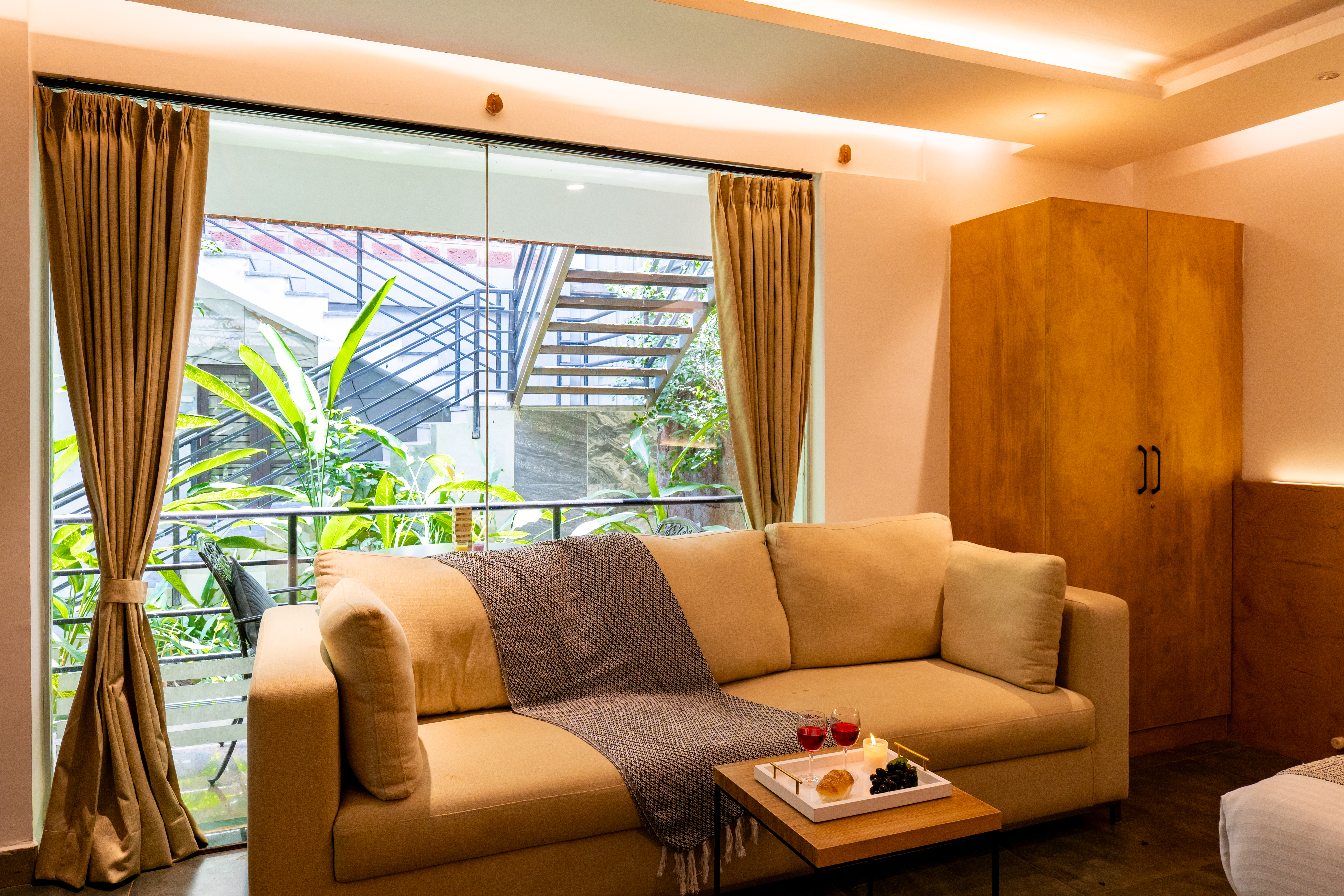 Avocado Cottages Deluxe Room | Pet-friendly Stay With Private Outdoor Seating Amid Avocado & Coffee Estate — photo 7