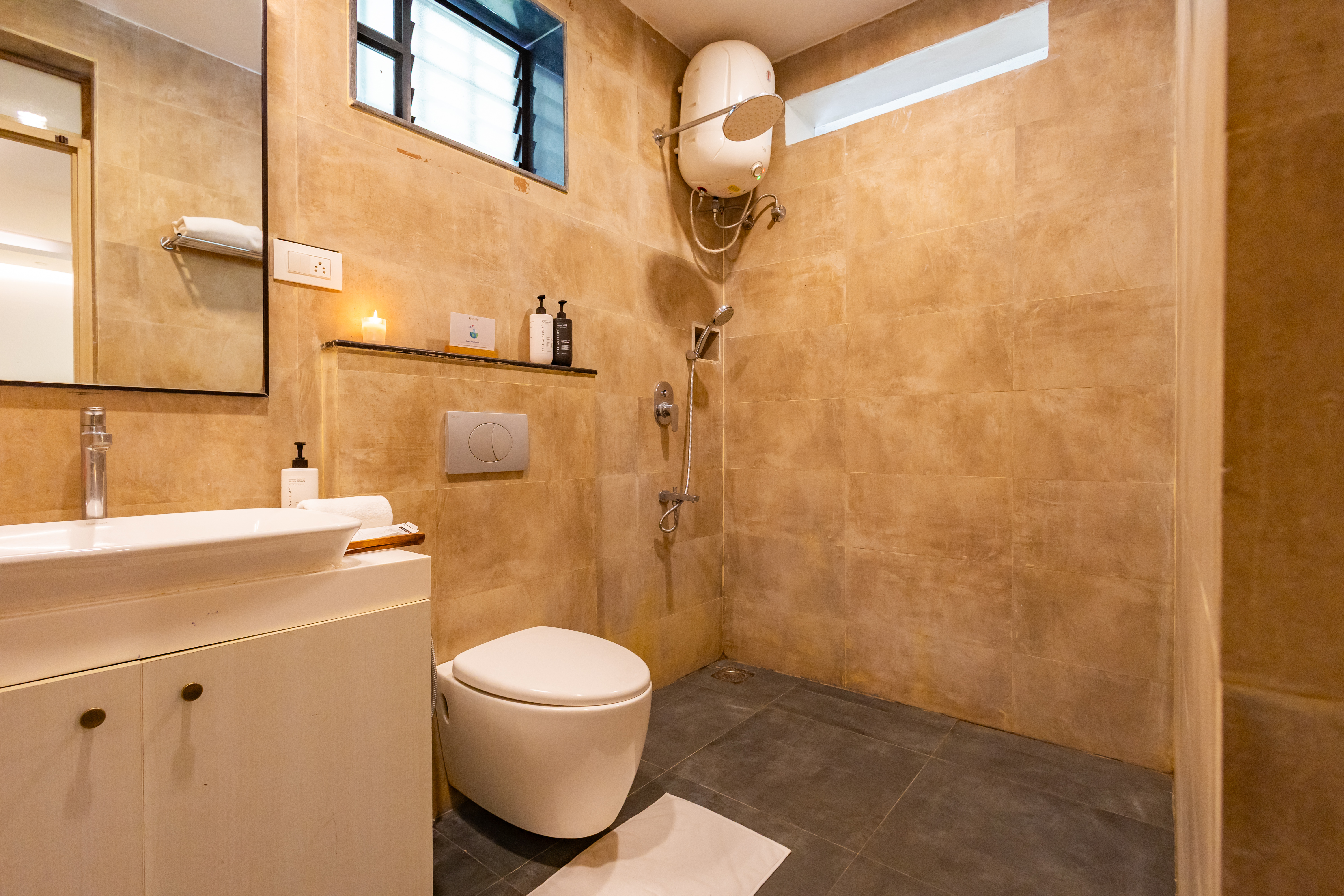 Avocado Cottages Deluxe Room | Pet-friendly Stay With Private Outdoor Seating Amid Avocado & Coffee Estate — photo 9