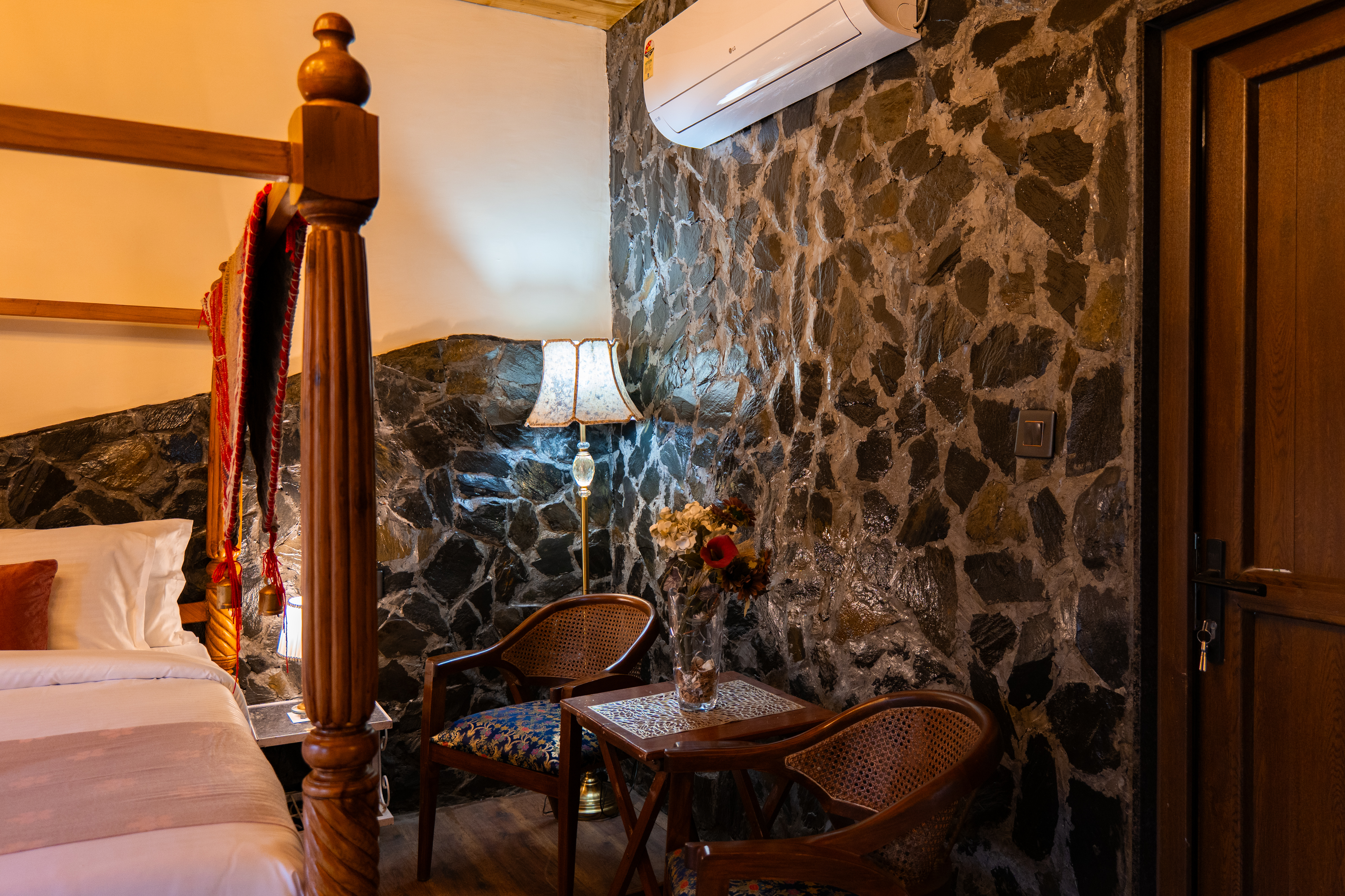 Zephyr Heaven | 1-Hillview Room with Common Pool, Gym & On-Site Restaurant — photo 28
