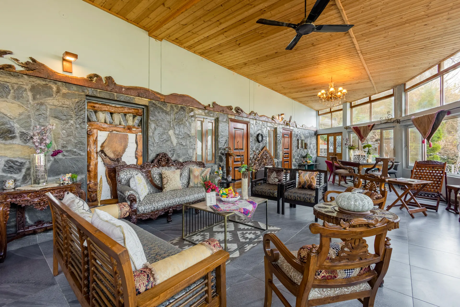Zephyr Heaven | 1-Hillview Room with Common Pool, Gym & On-Site Restaurant — photo 14
