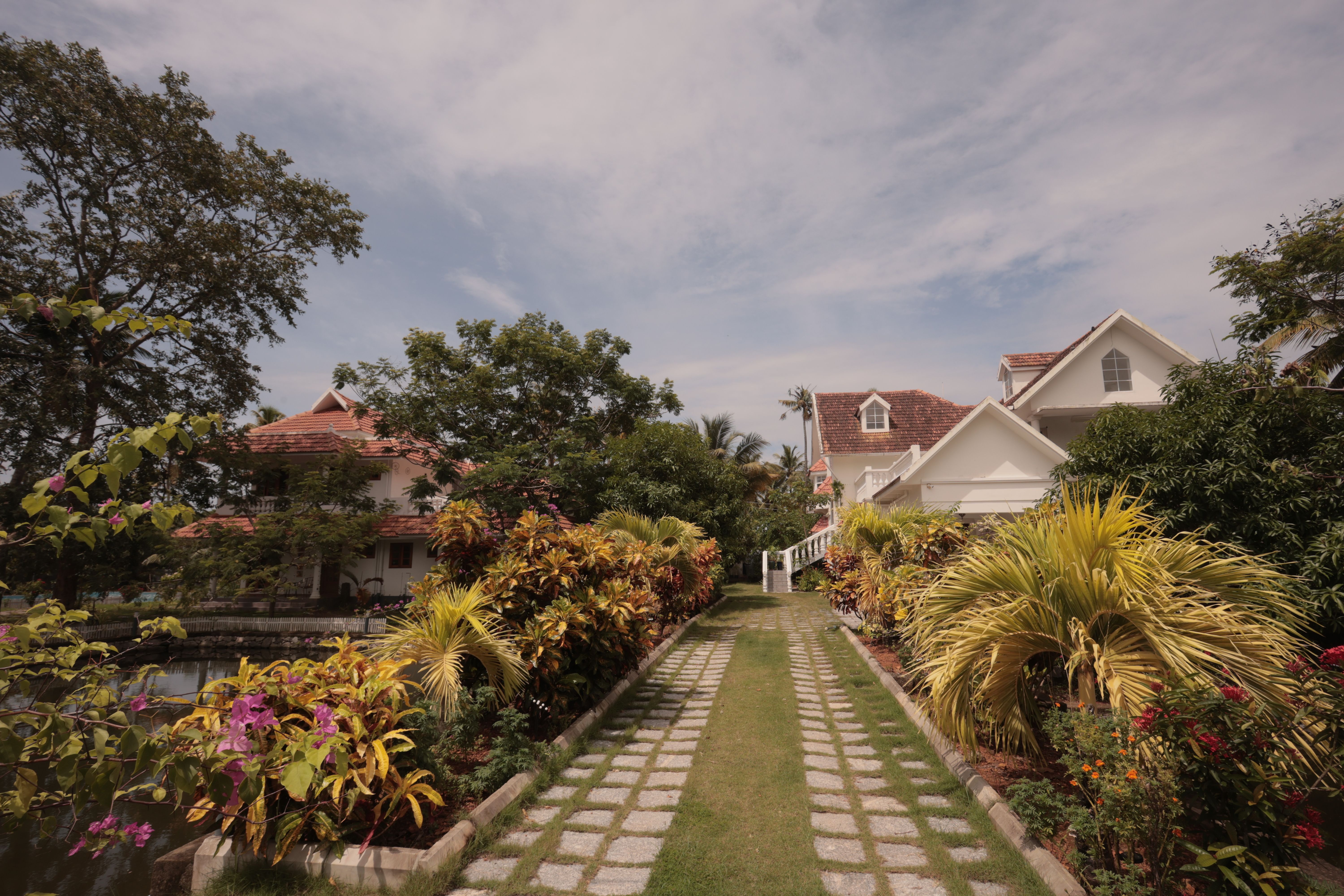 Palliath House | 1-Pond-facing Room with Shared Lawn, Patio and Ponds | Proximity to the Beach, Ocean, and Estuary — photo 6