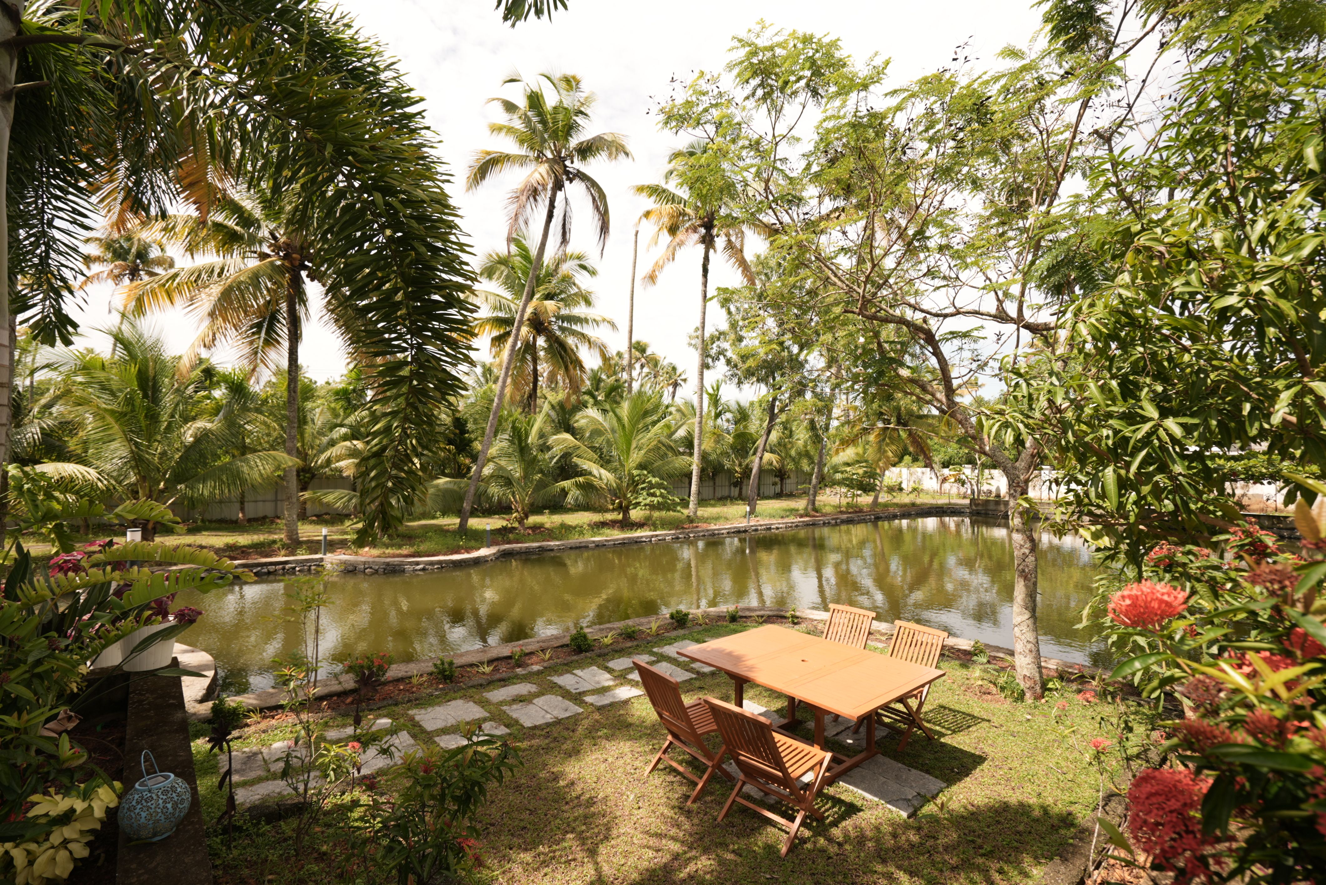Palliath House | 1-Pond-facing Room with Shared Lawn, Patio and Ponds | Proximity to the Beach, Ocean, and Estuary — photo 2
