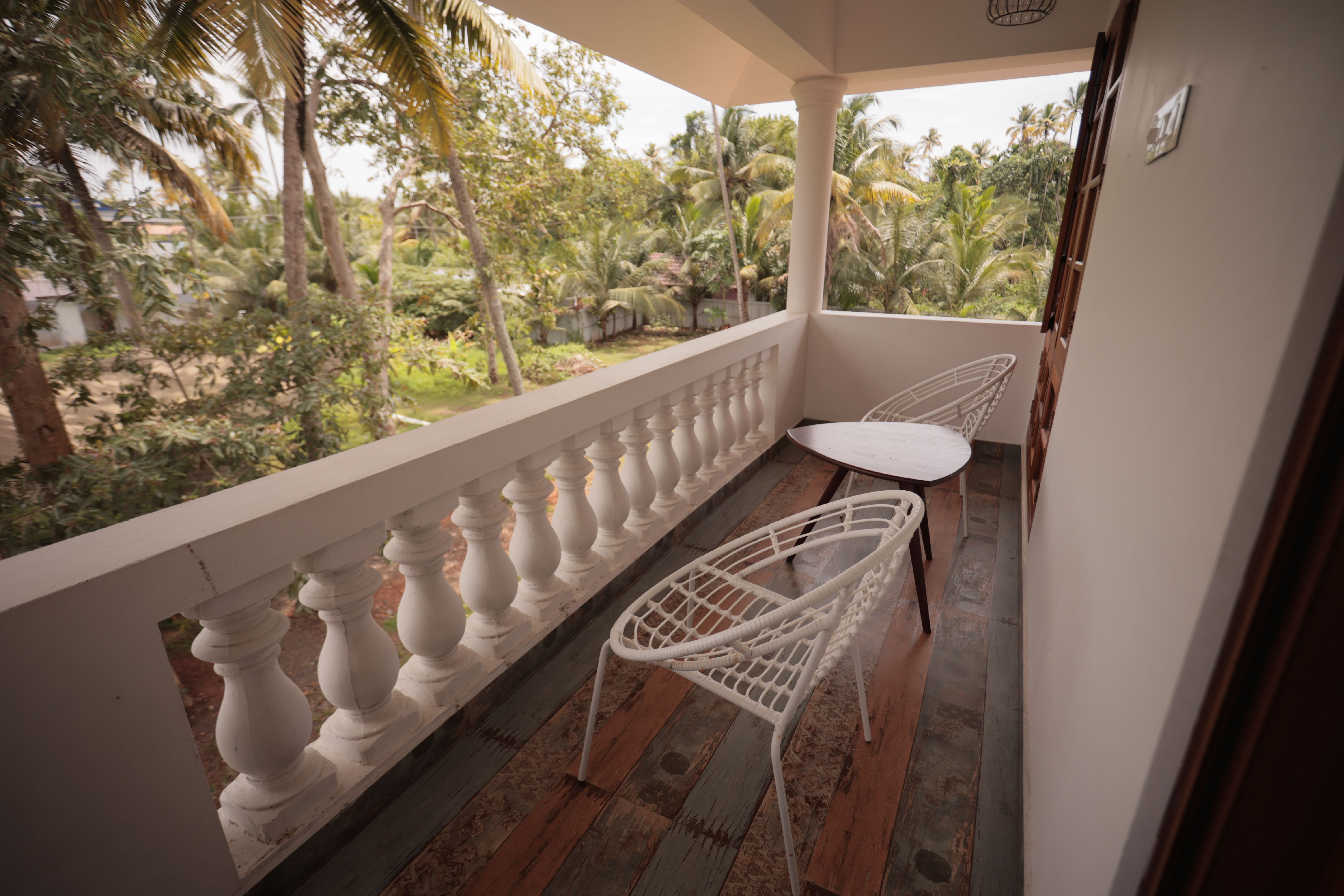 Palliath House | 1-Pond-facing Room with Shared Lawn, Patio and Ponds | Proximity to the Beach, Ocean, and Estuary — photo 12