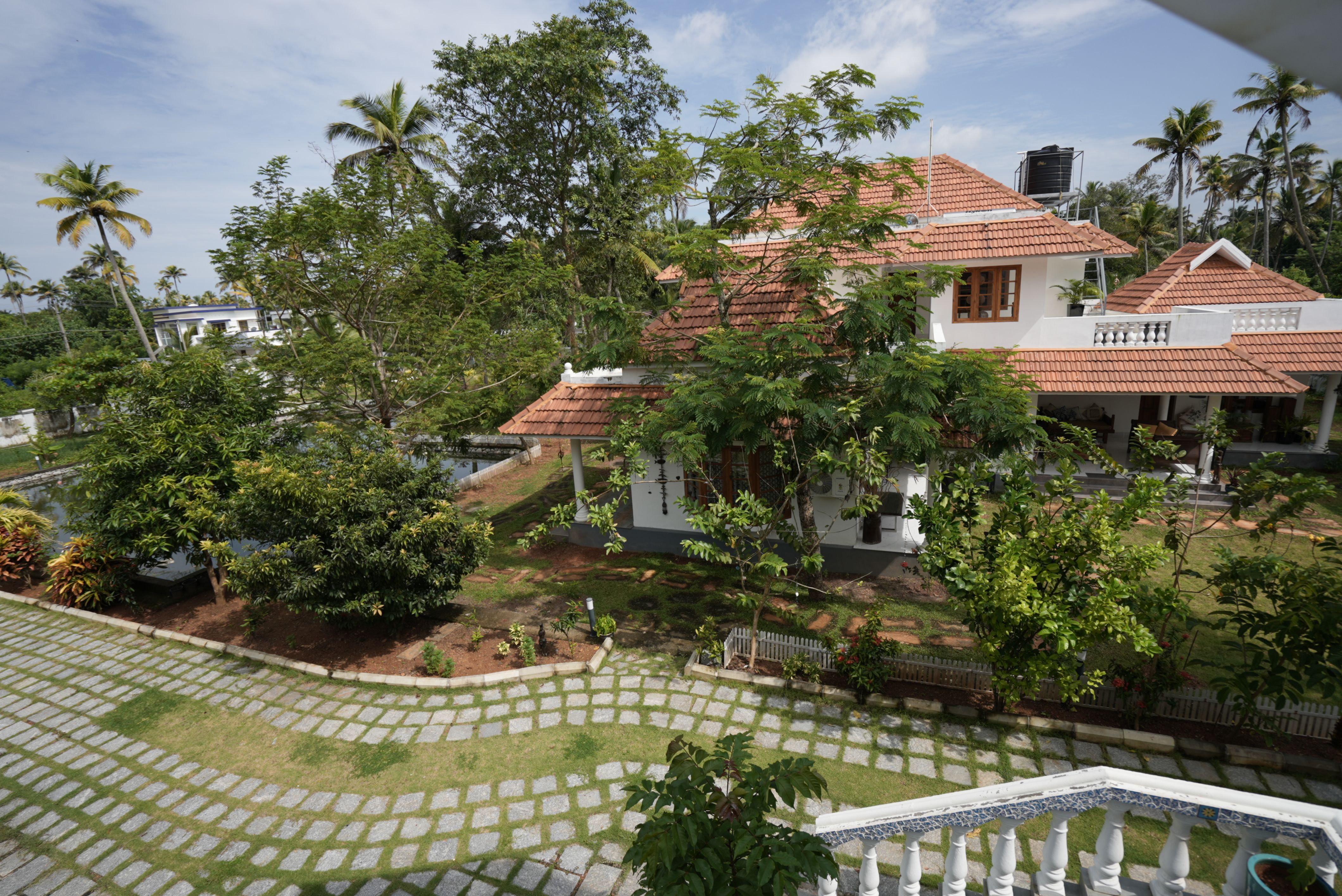 Palliath House | 1-Pond-facing Room with Shared Lawn, Patio and Ponds | Proximity to the Beach, Ocean, and Estuary — photo 8