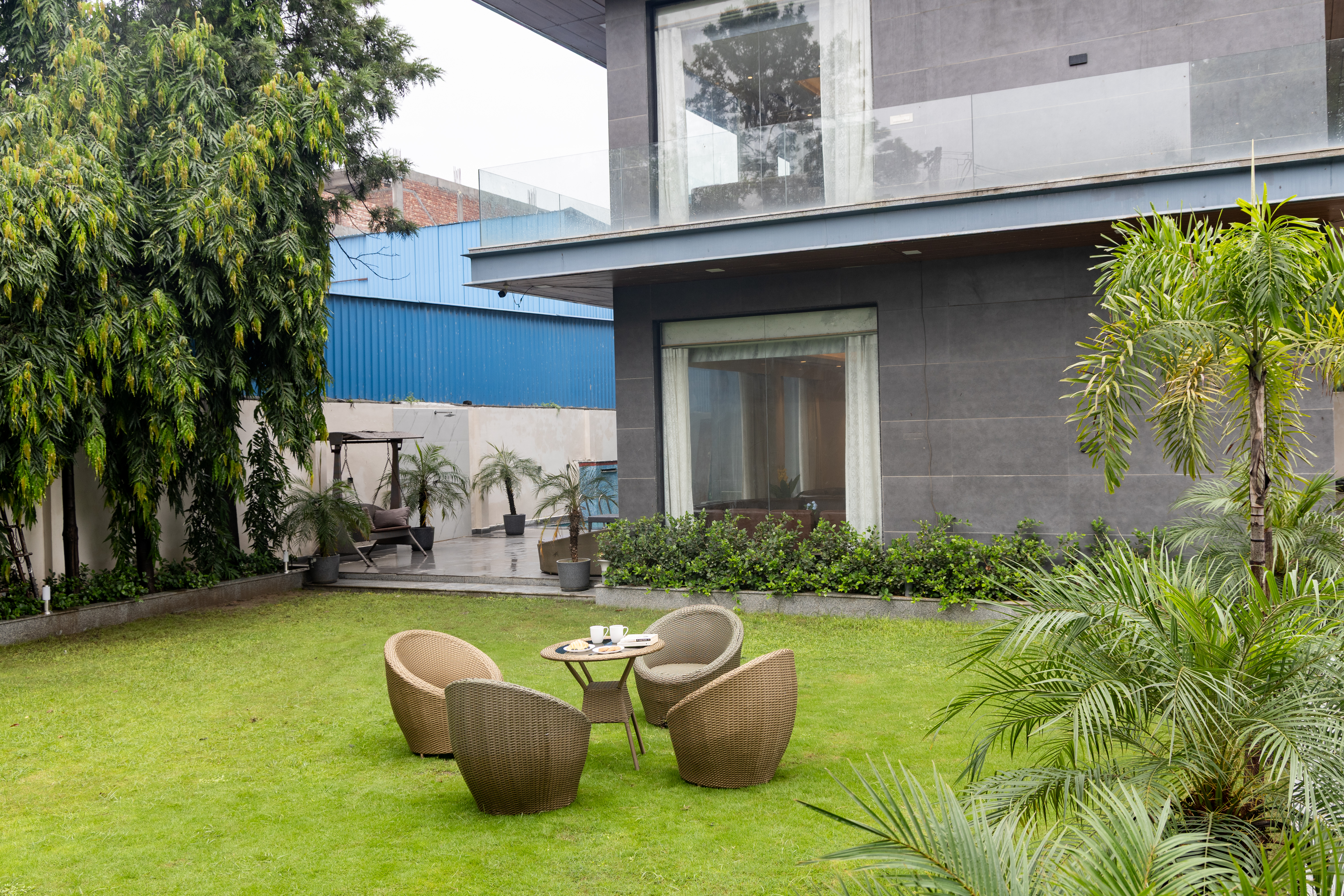 DSG Farm | Pet- friendly modern house Inspired 3-BHK with Bar with lounge, Bathtub, Private Pool, Swimming pool, Terrace & Garden — photo 3
