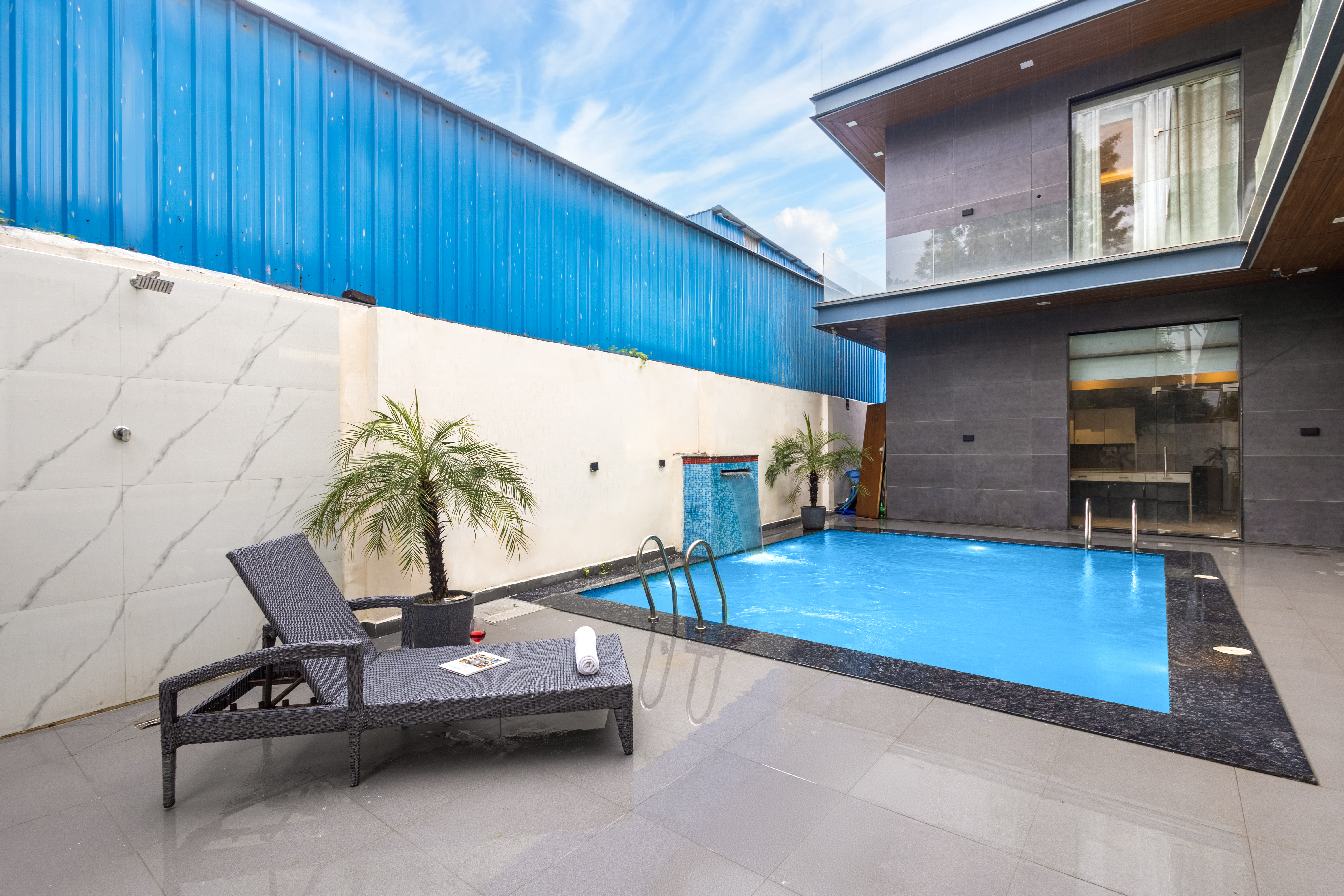 DSG Farm | Pet- friendly modern house Inspired 3-BHK with Bar with lounge, Bathtub, Private Pool, Swimming pool, Terrace & Garden — photo 28
