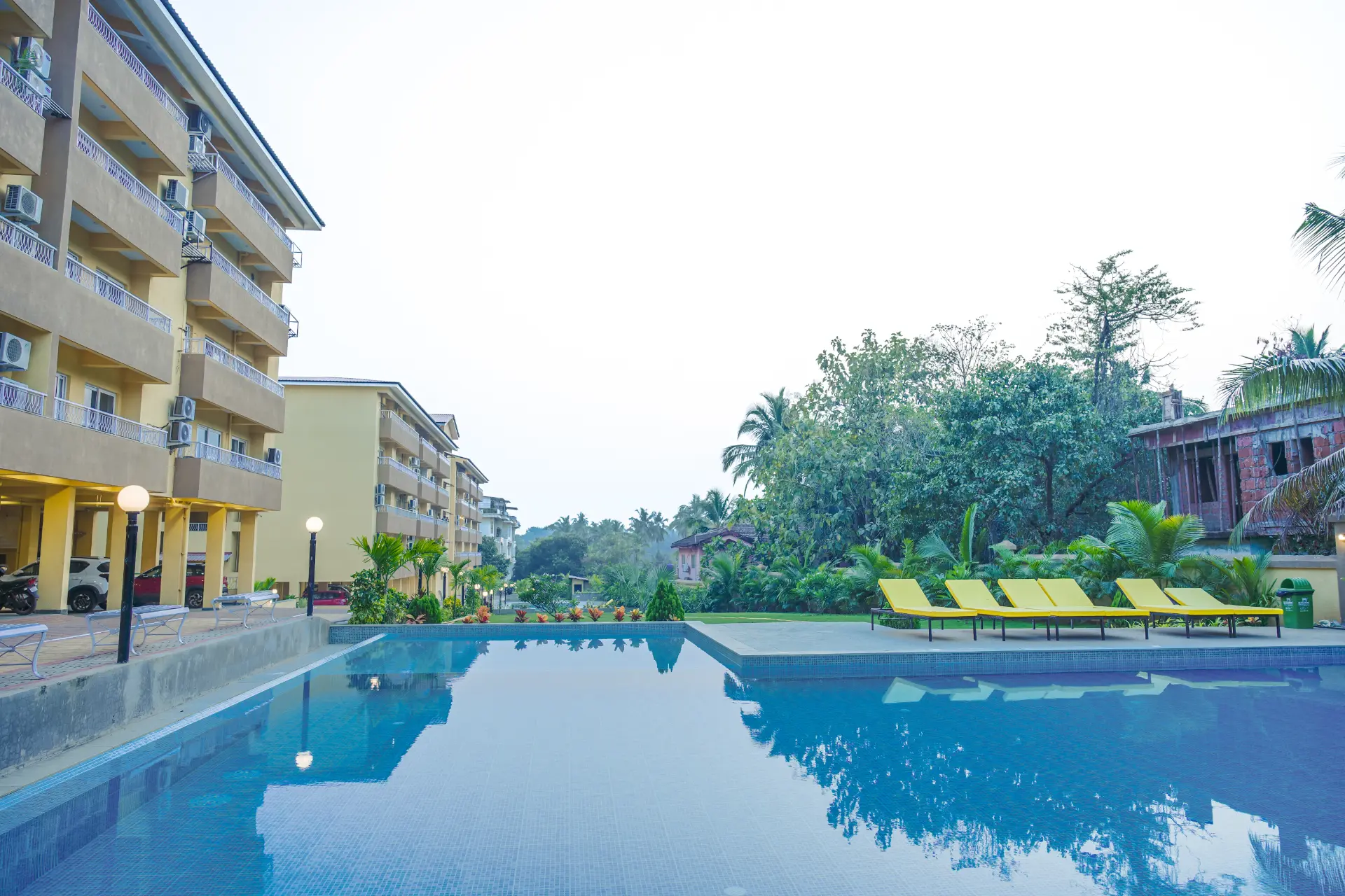 Veera Marina | Charming 3-BHK Apt Near Candolim Beach With Common Pools & Lift — photo 3