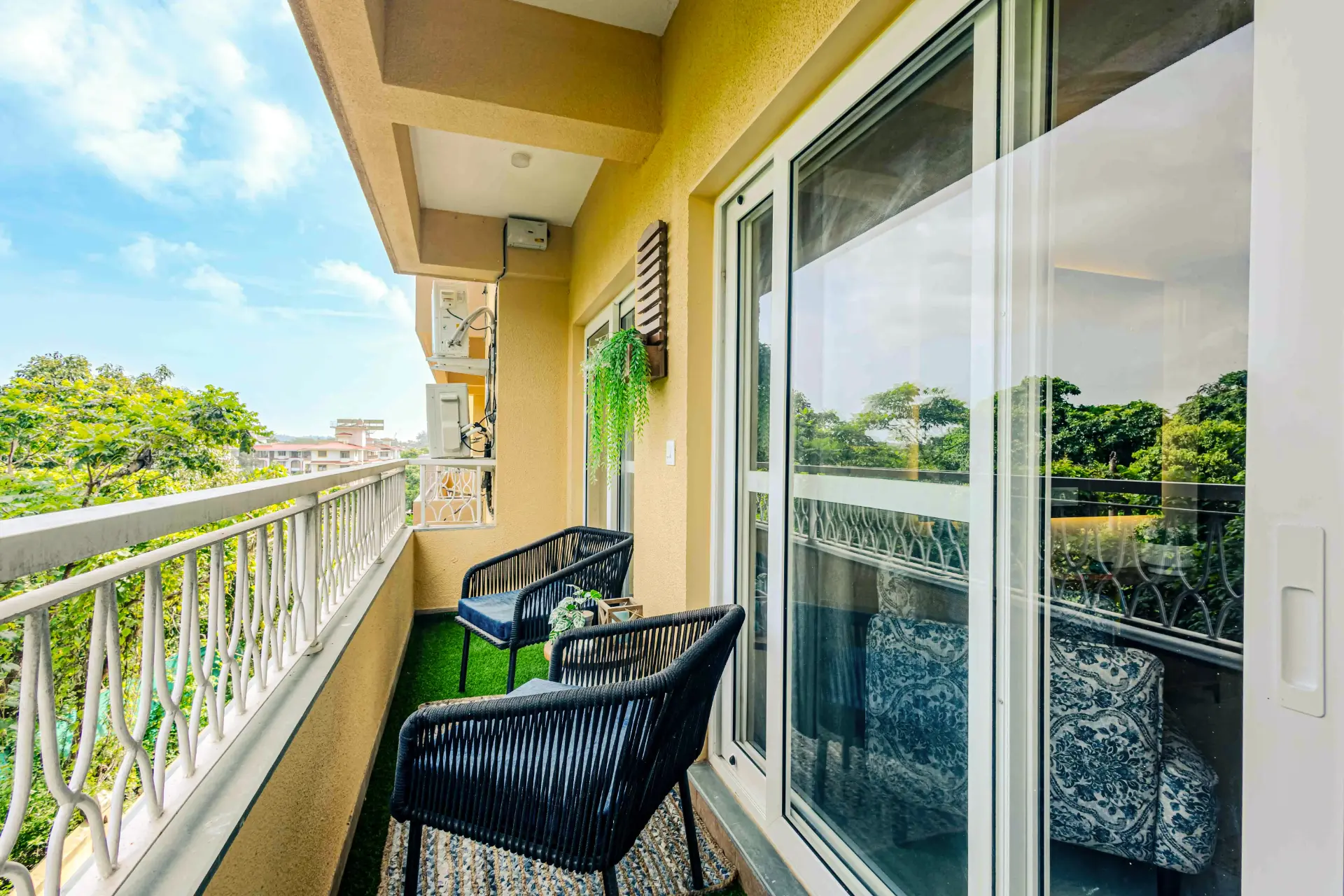 Veera Marina | Charming 3-BHK Apt Near Candolim Beach With Common Pools & Lift — photo 2