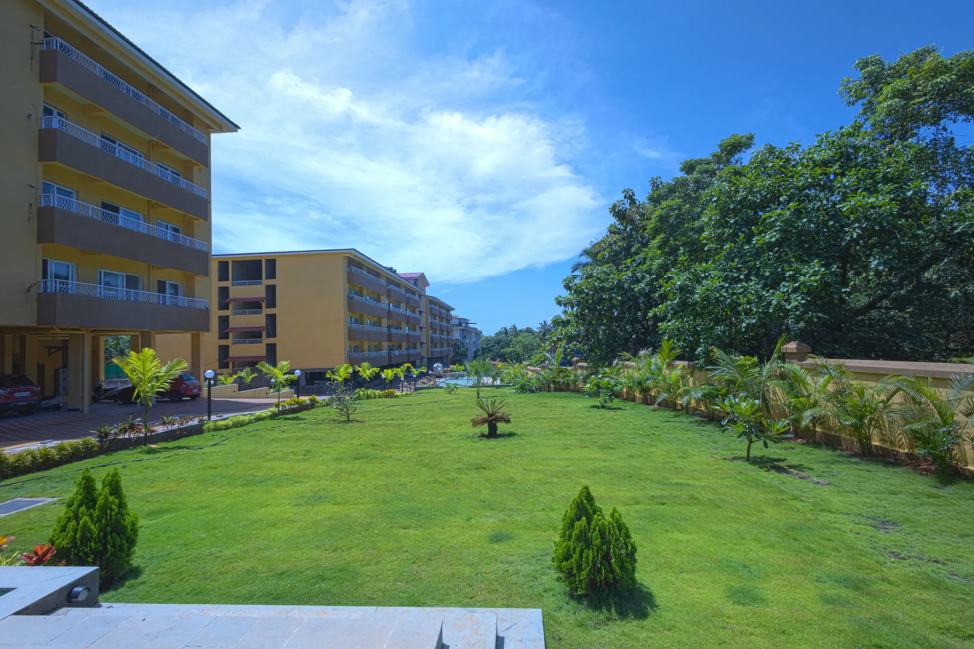 Veera Marina | Charming 3-BHK Apt Near Candolim Beach With Common Pools & Lift — photo 5