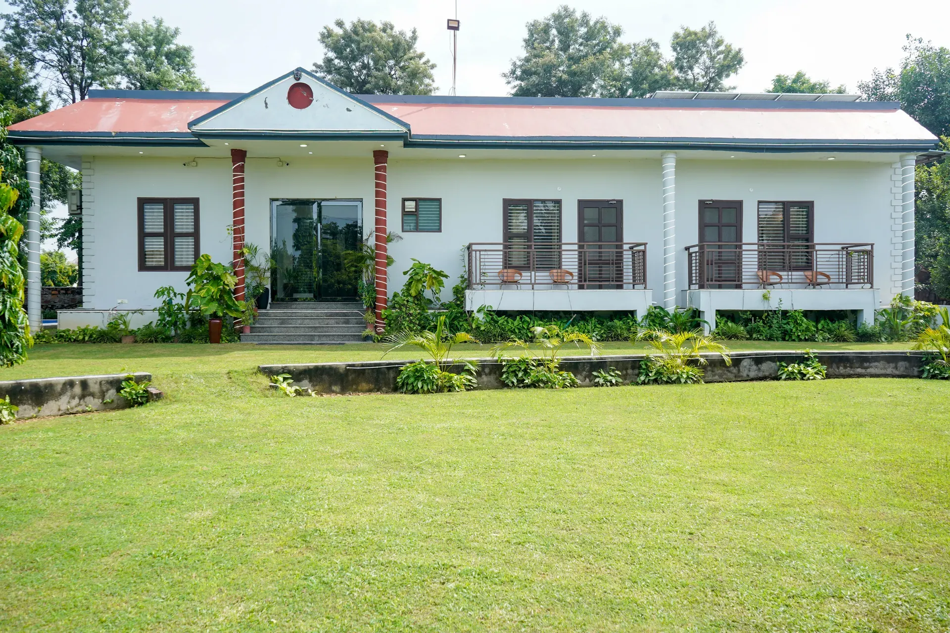 Ashirwad Farms | Pet-friendly 5-BHK Retreat With Private Pool & Garden — photo 4