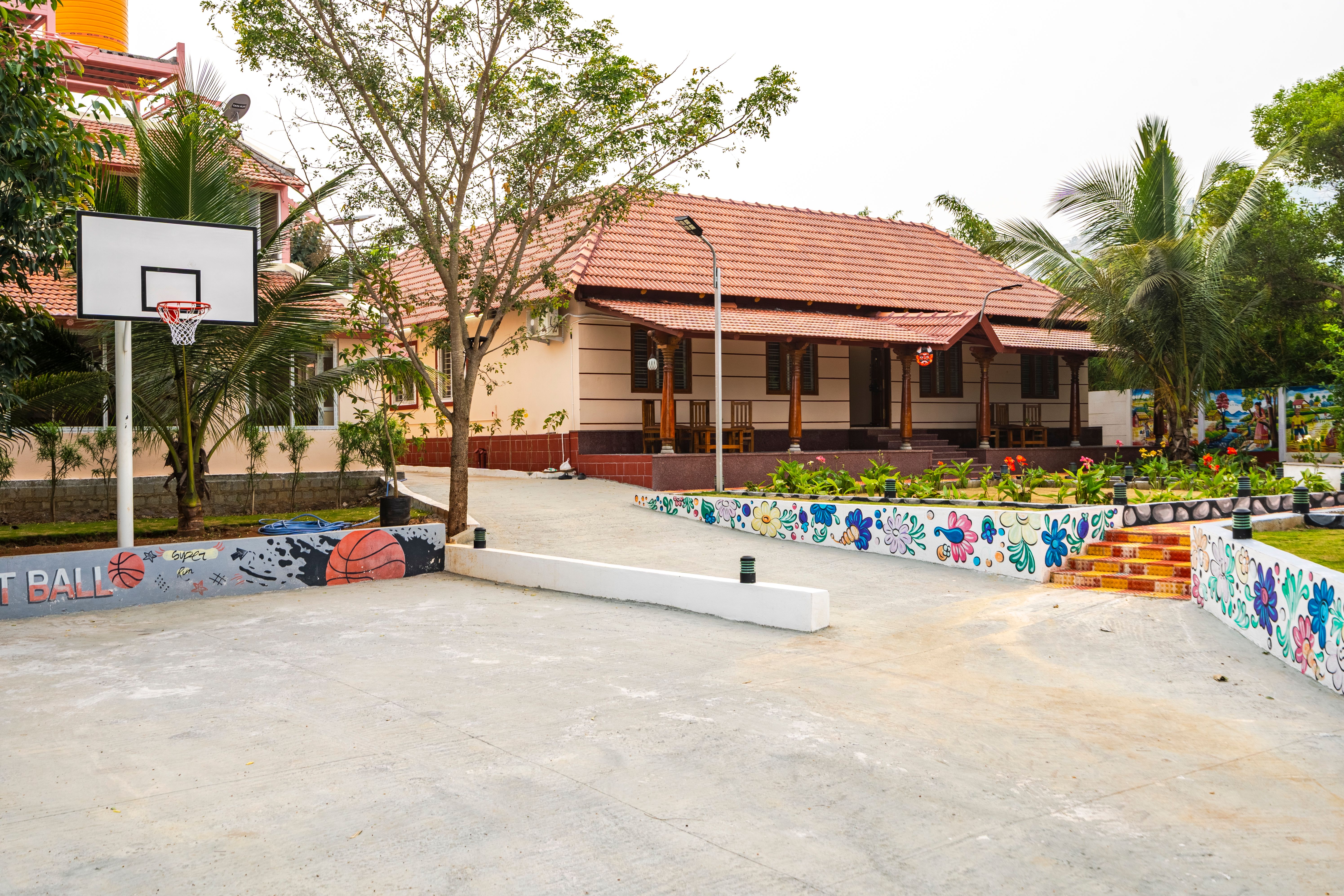 APR | 1 Pet-friendly suite Scenic view with Shared swimming pool, outdoor play area and Fire pit — photo 20