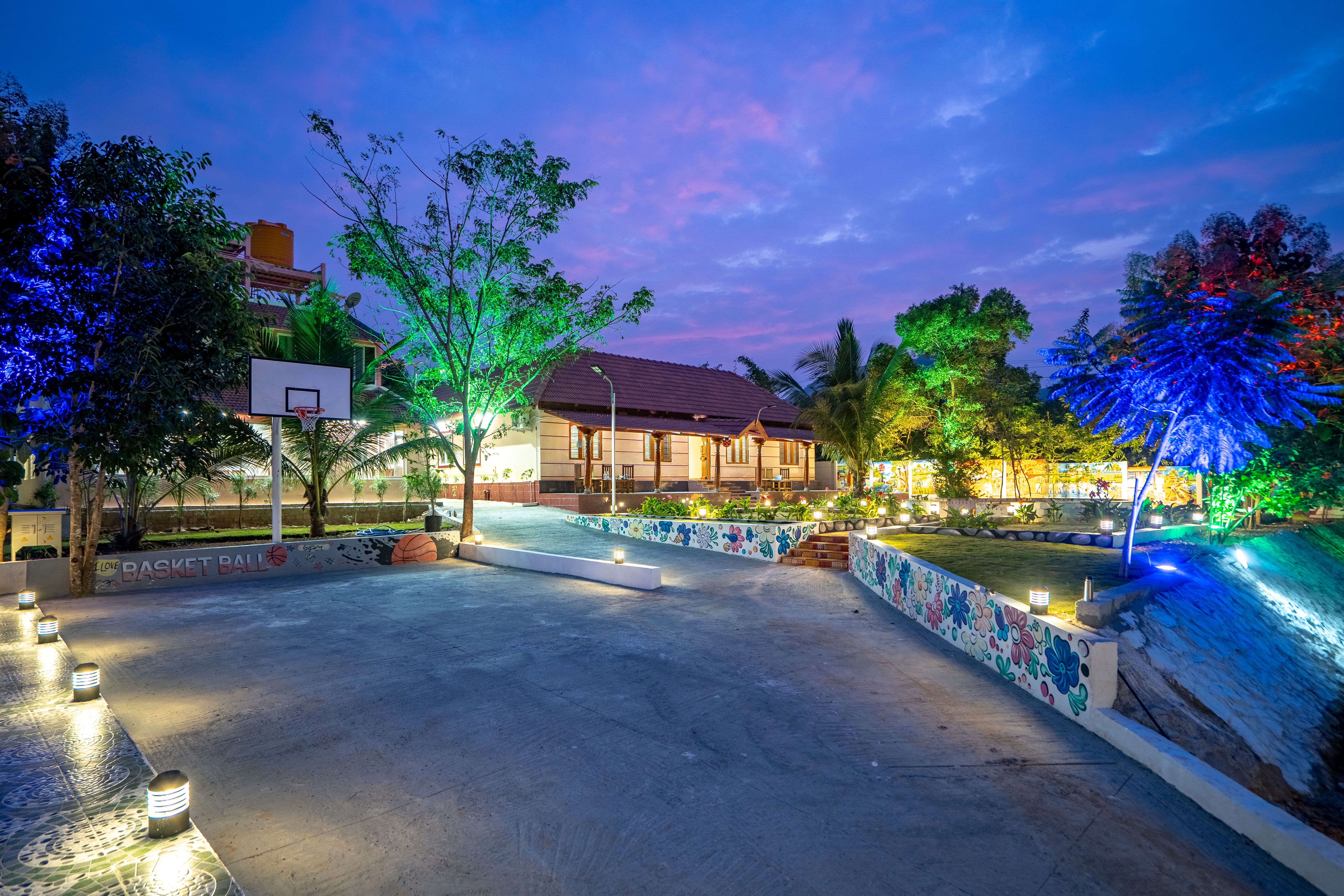 APR | 1 Pet-friendly suite Scenic view with Shared swimming pool, outdoor play area and Fire pit — photo 21