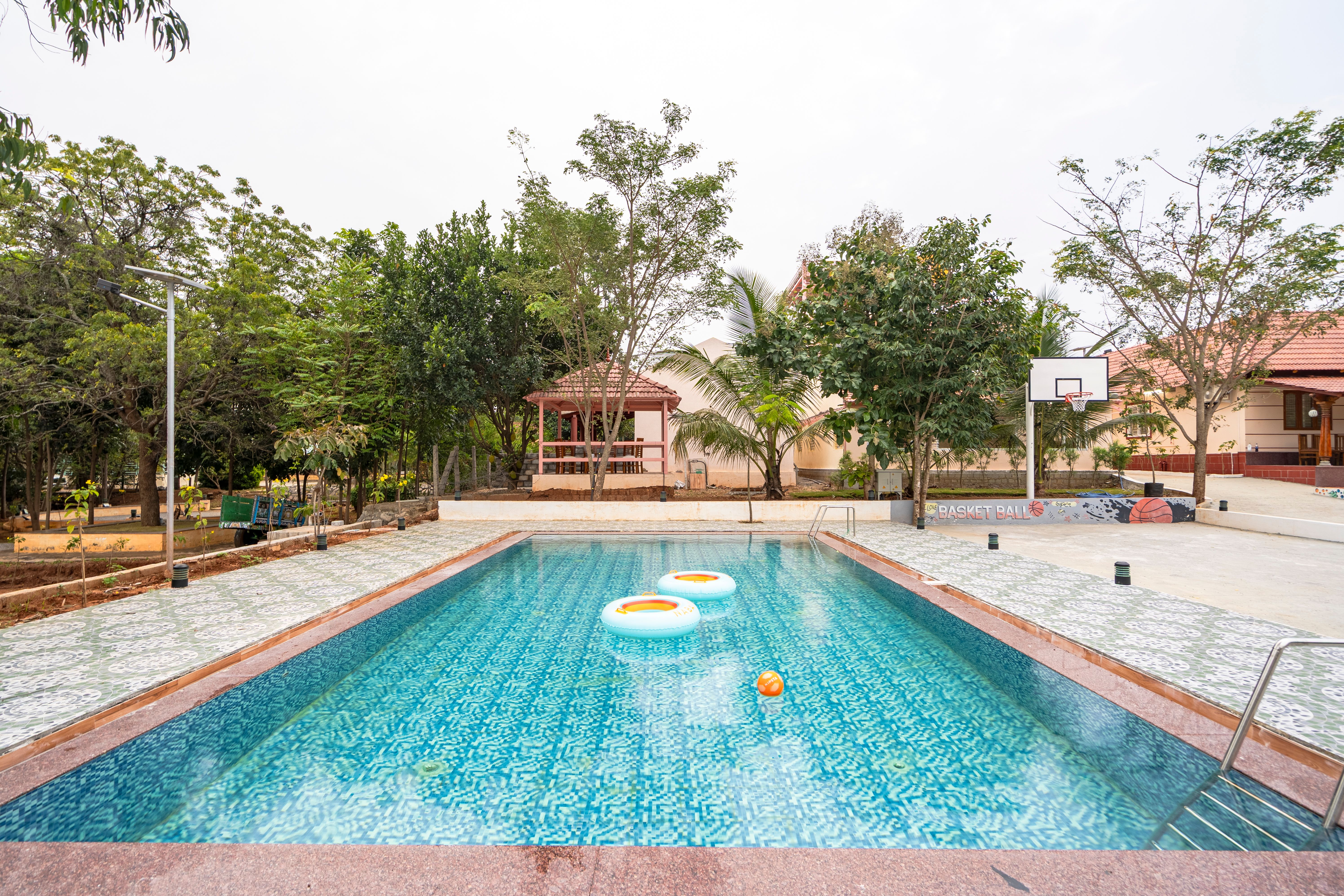 APR | 1 Pet-friendly suite Scenic view with Shared swimming pool, outdoor play area and Fire pit — photo 3