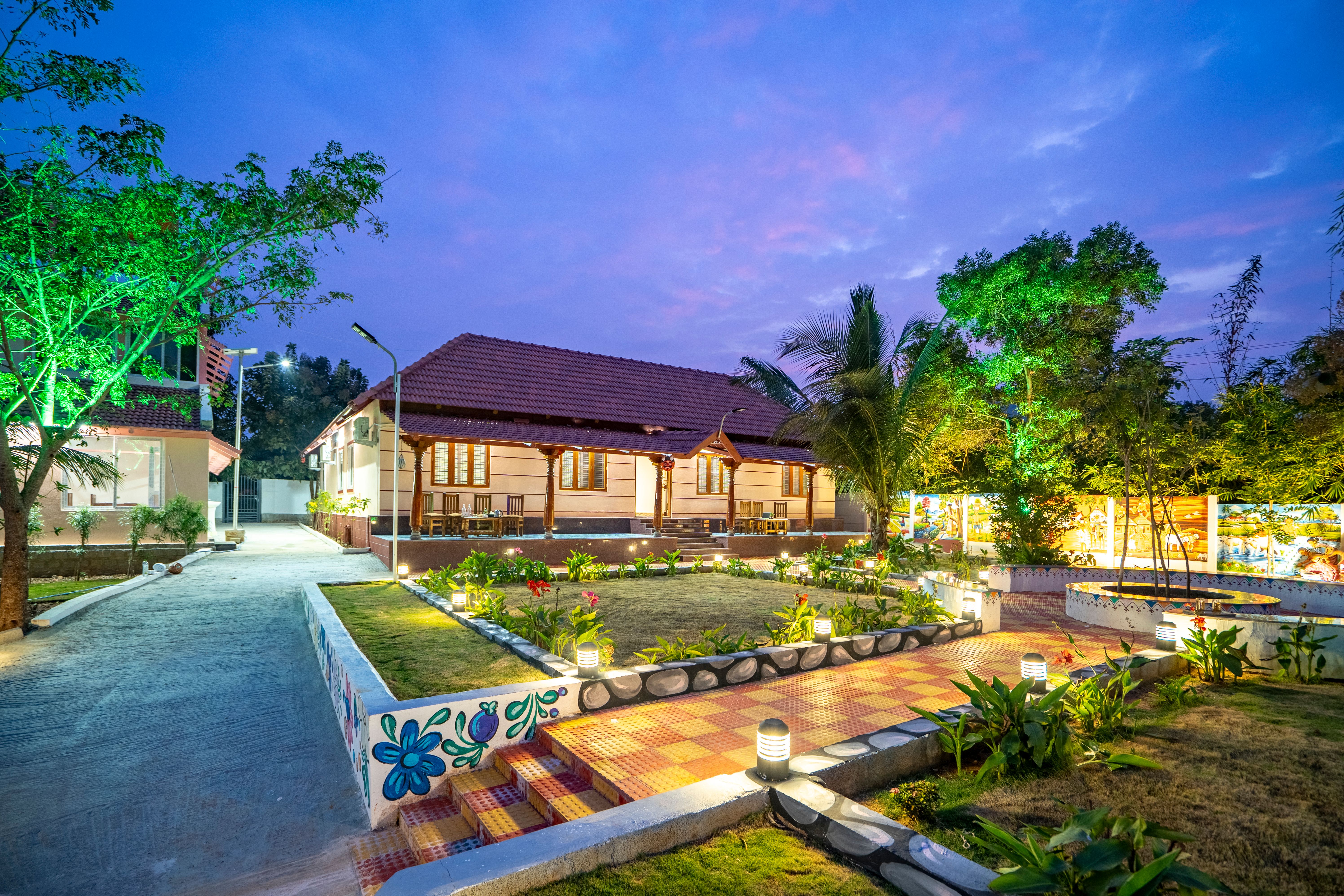 APR | 1 Pet-friendly suite Scenic view with Shared swimming pool, outdoor play area and Fire pit