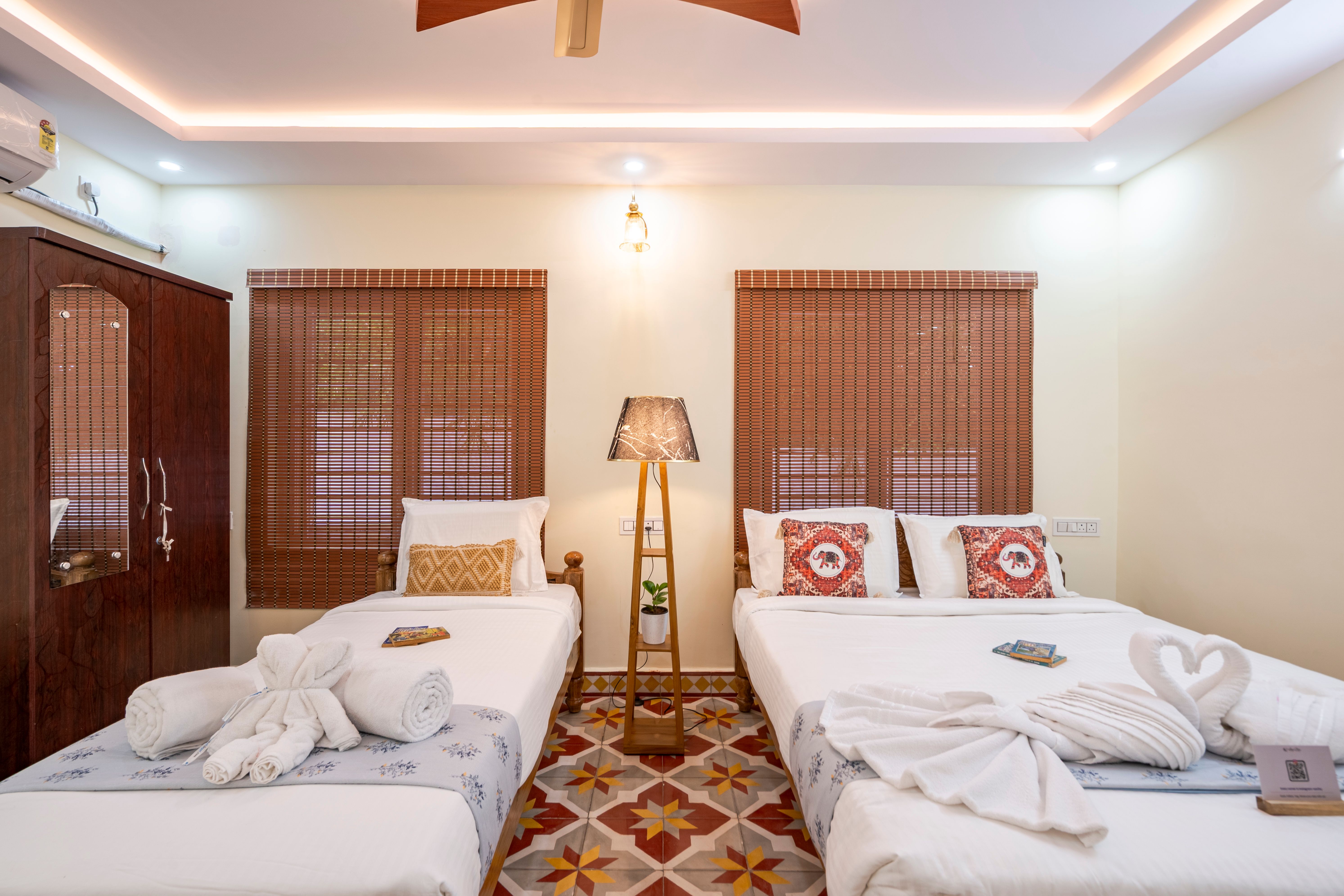 APR | 1 Pet-friendly suite Scenic view with Shared swimming pool, outdoor play area and Fire pit — photo 24