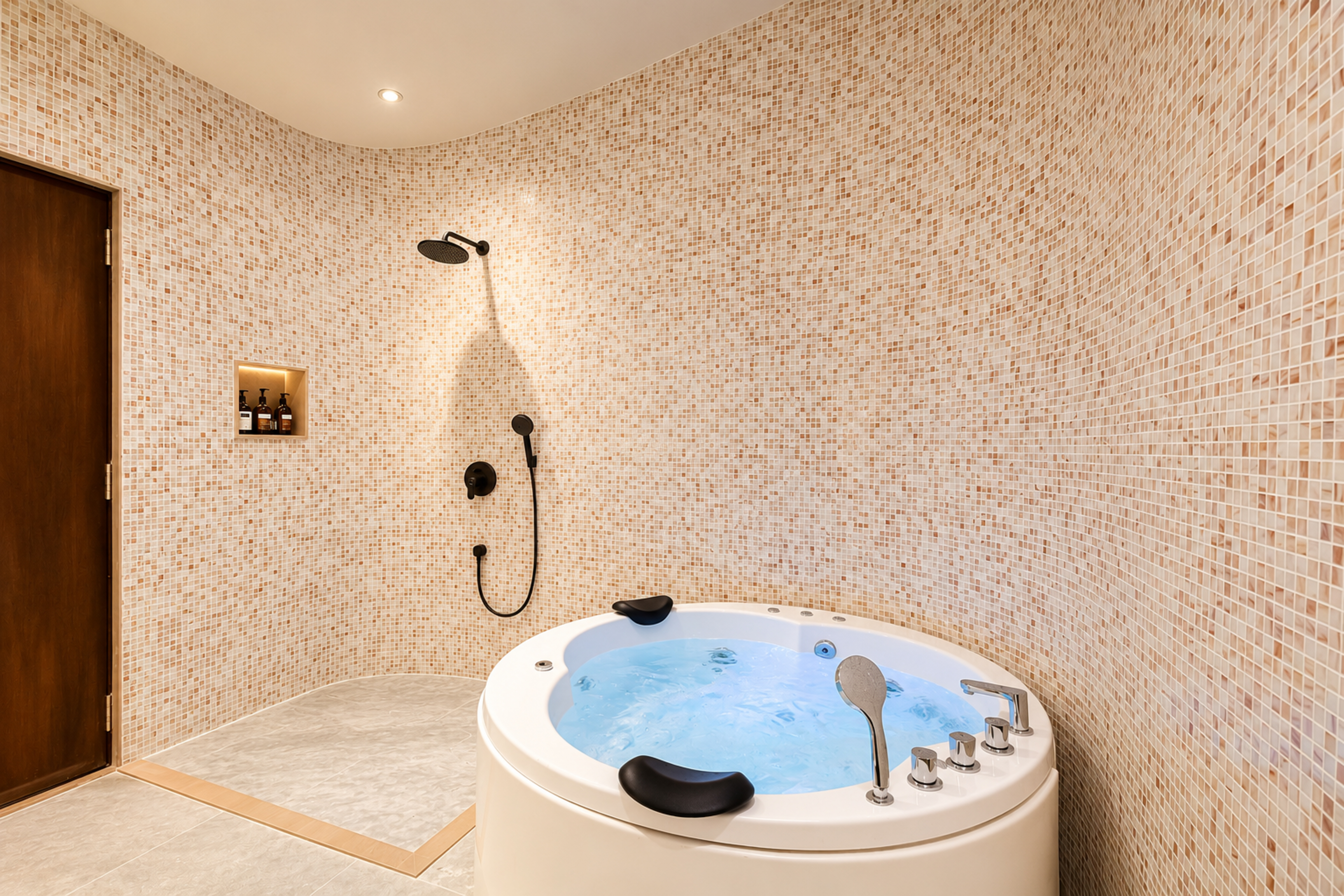 Raj Villas Aurelia | Pet-Friendly 1-Room Hotel Suite with Jacuzzi & Aravalli Hill Views — photo 8