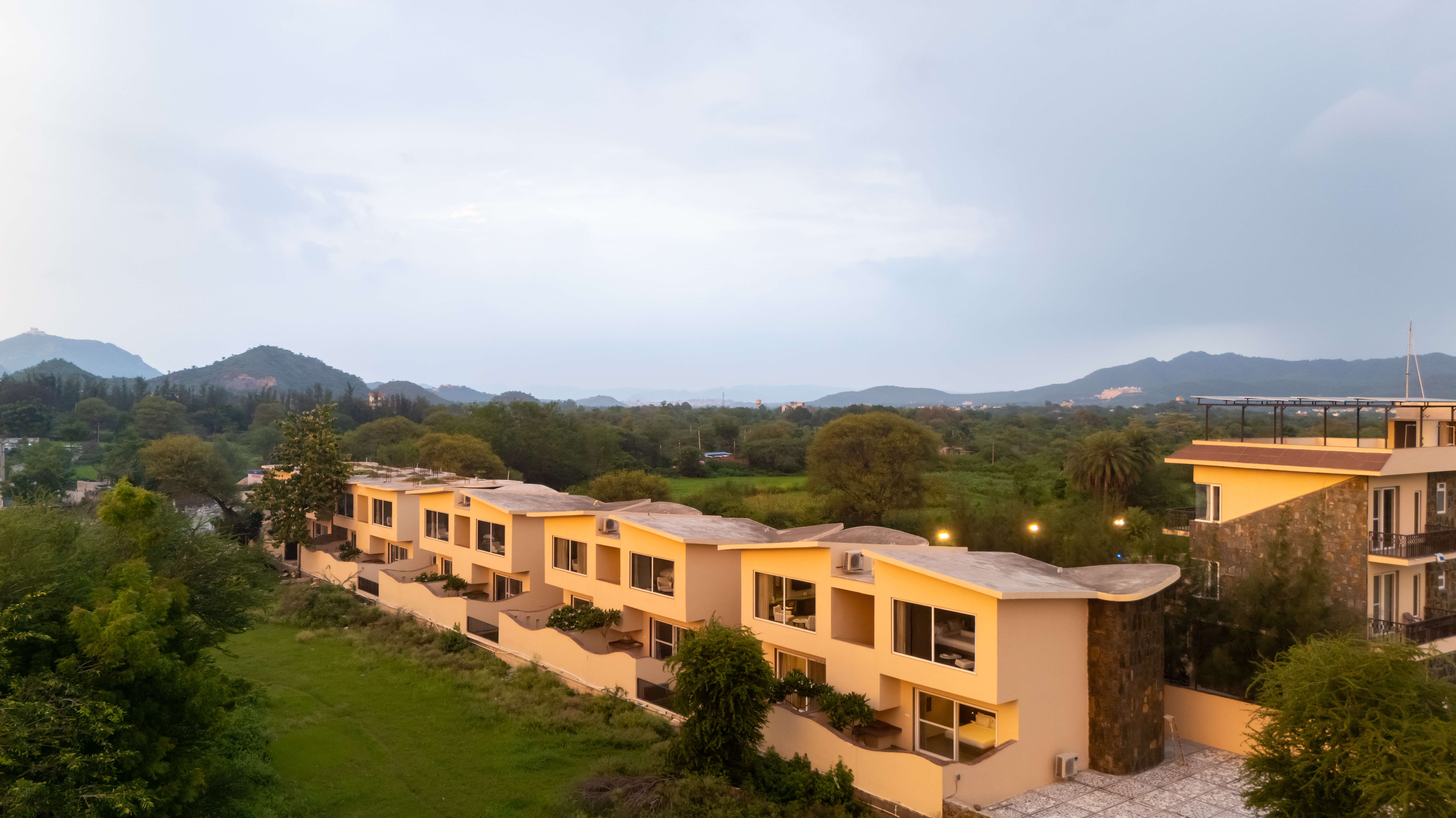 Raj Villas Aurelia | Pet-Friendly 1-Room Hotel Suite with Jacuzzi & Aravalli Hill Views — photo 5