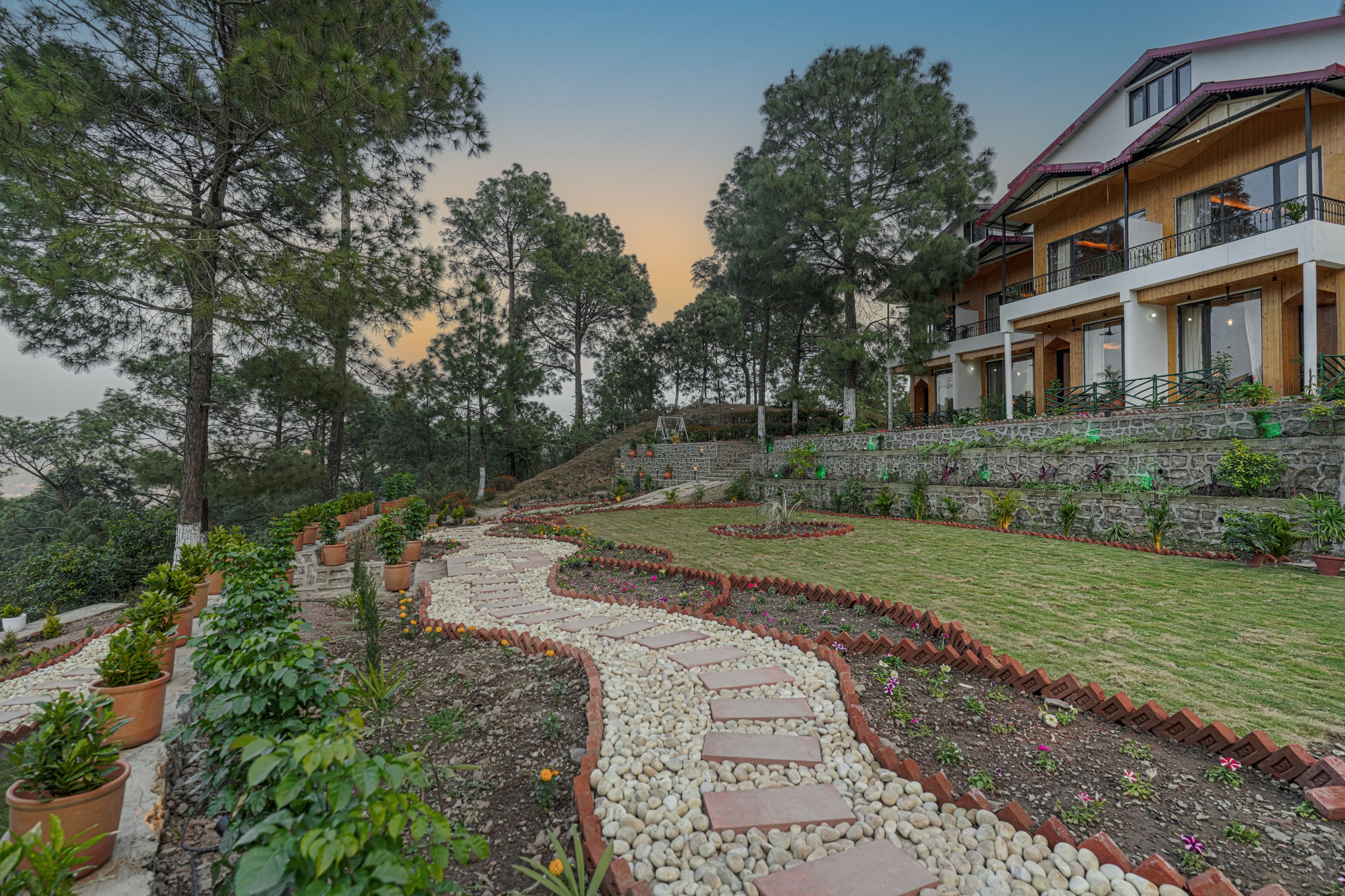 Pine View Resort | Pet-friendly Hilltop 1-Suite With Garden-Facing Balcony, Rooftop lounge, Restro & Game Zone — photo 3