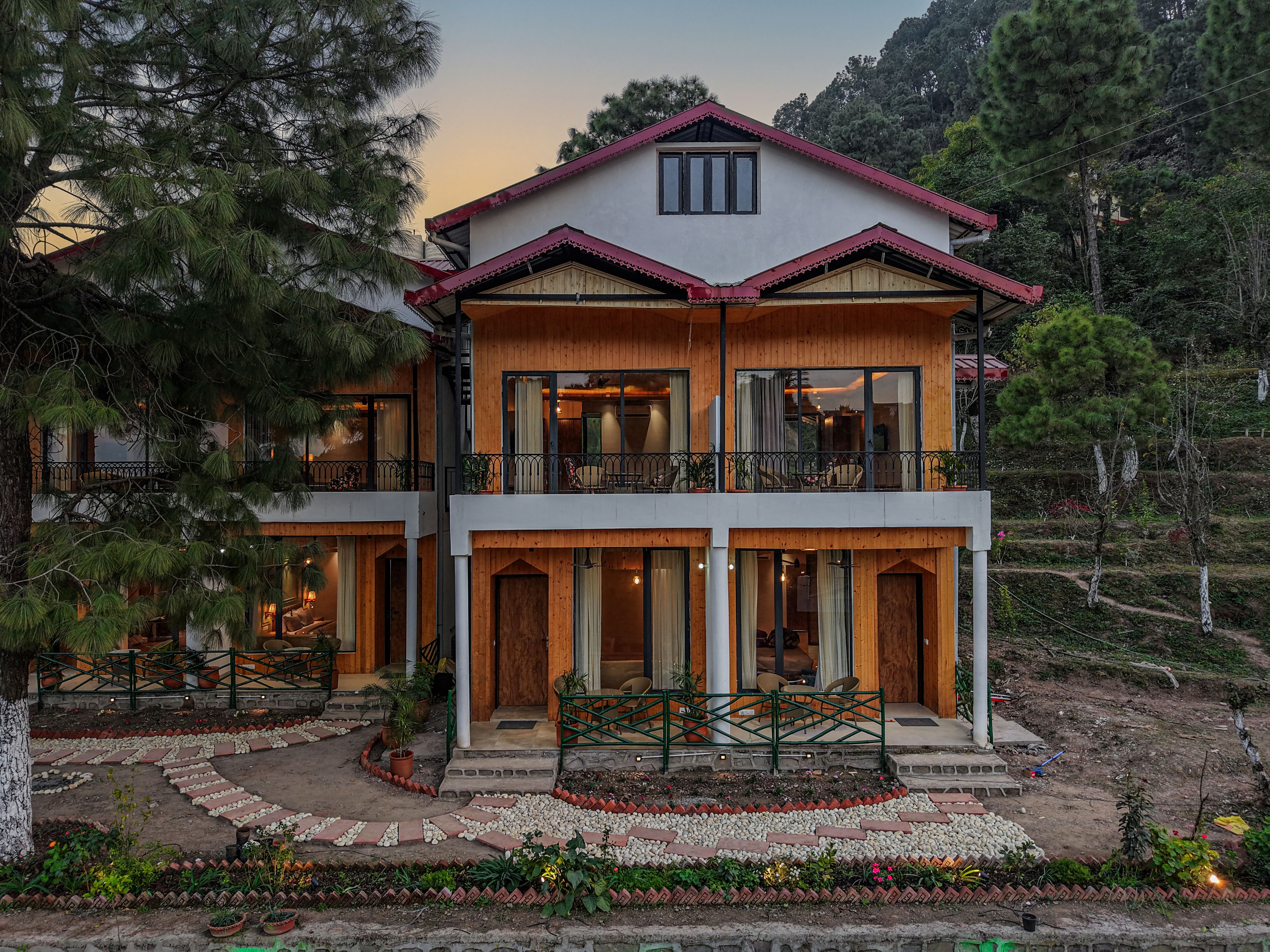 Pine View Resort | Pet-friendly Hilltop 1-Suite With Garden-Facing Balcony, Rooftop lounge, Restro & Game Zone — photo 2