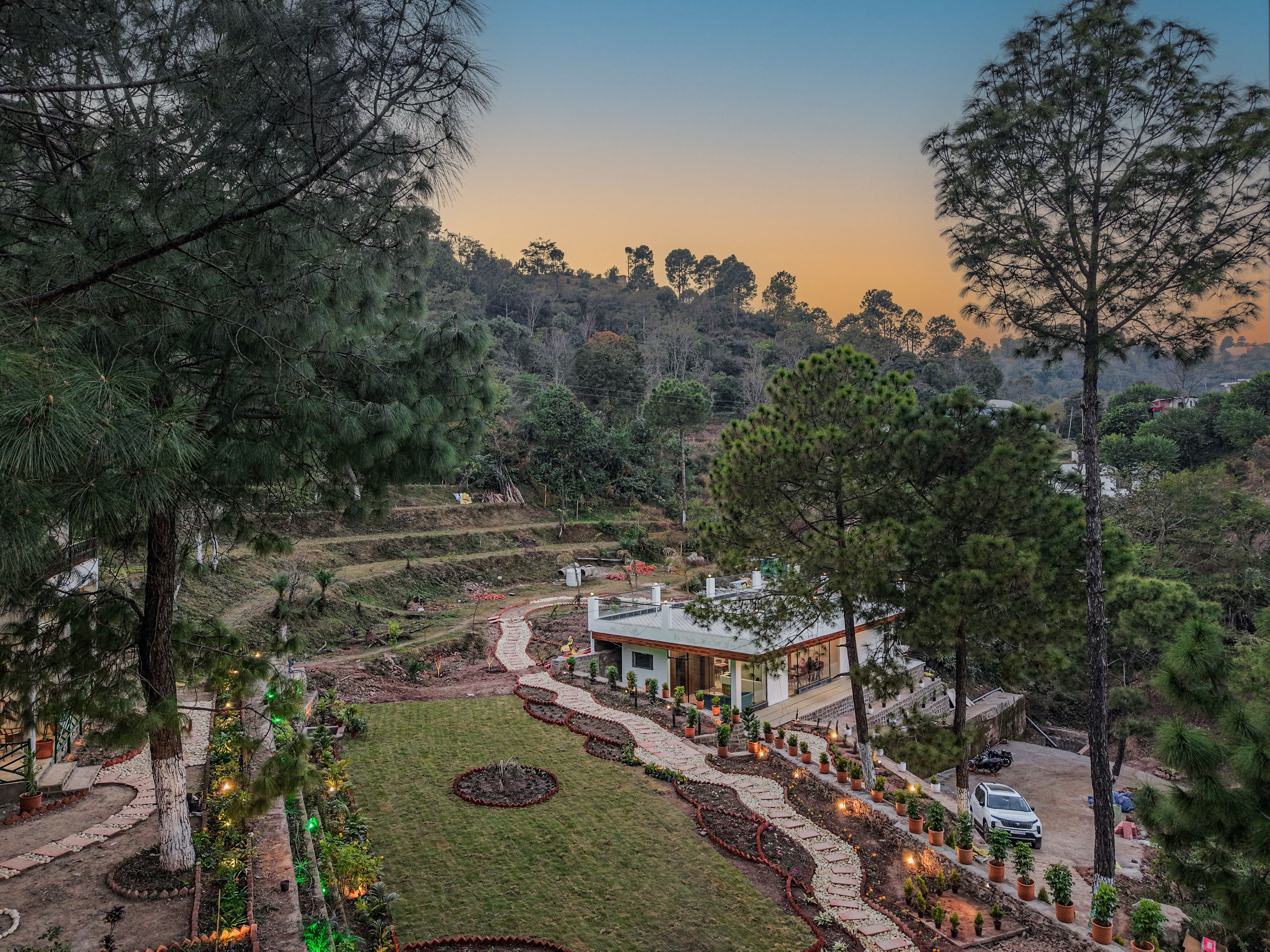 Pine View Resort | Pet-friendly Hilltop 1-Suite With Garden-Facing Balcony, Rooftop lounge, Restro & Game Zone — photo 24