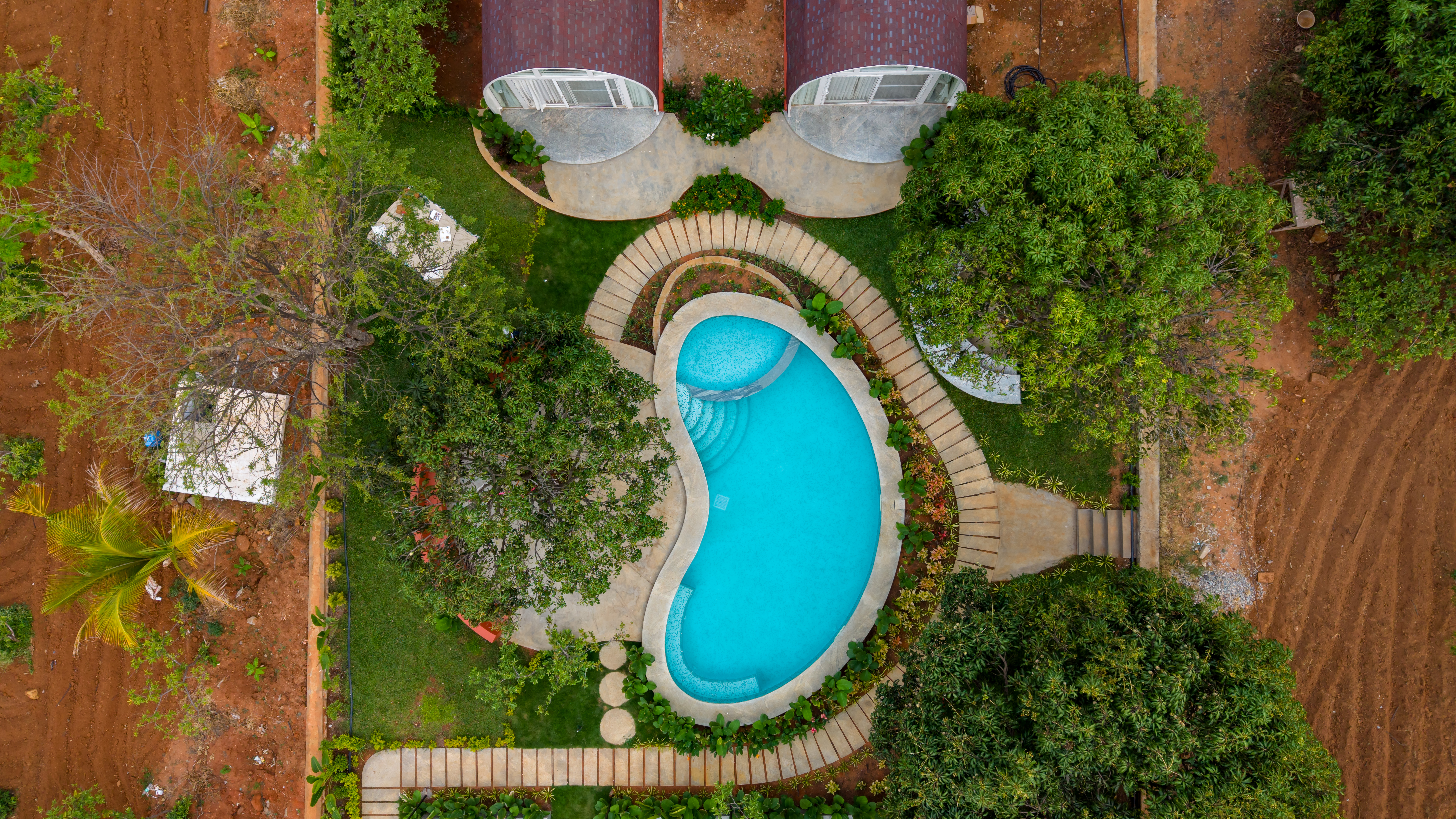 Tanira Farms Moonrise | Contemporary Pet- friendly Igloo Cottage with Pool, Bar and Garden — photo 5