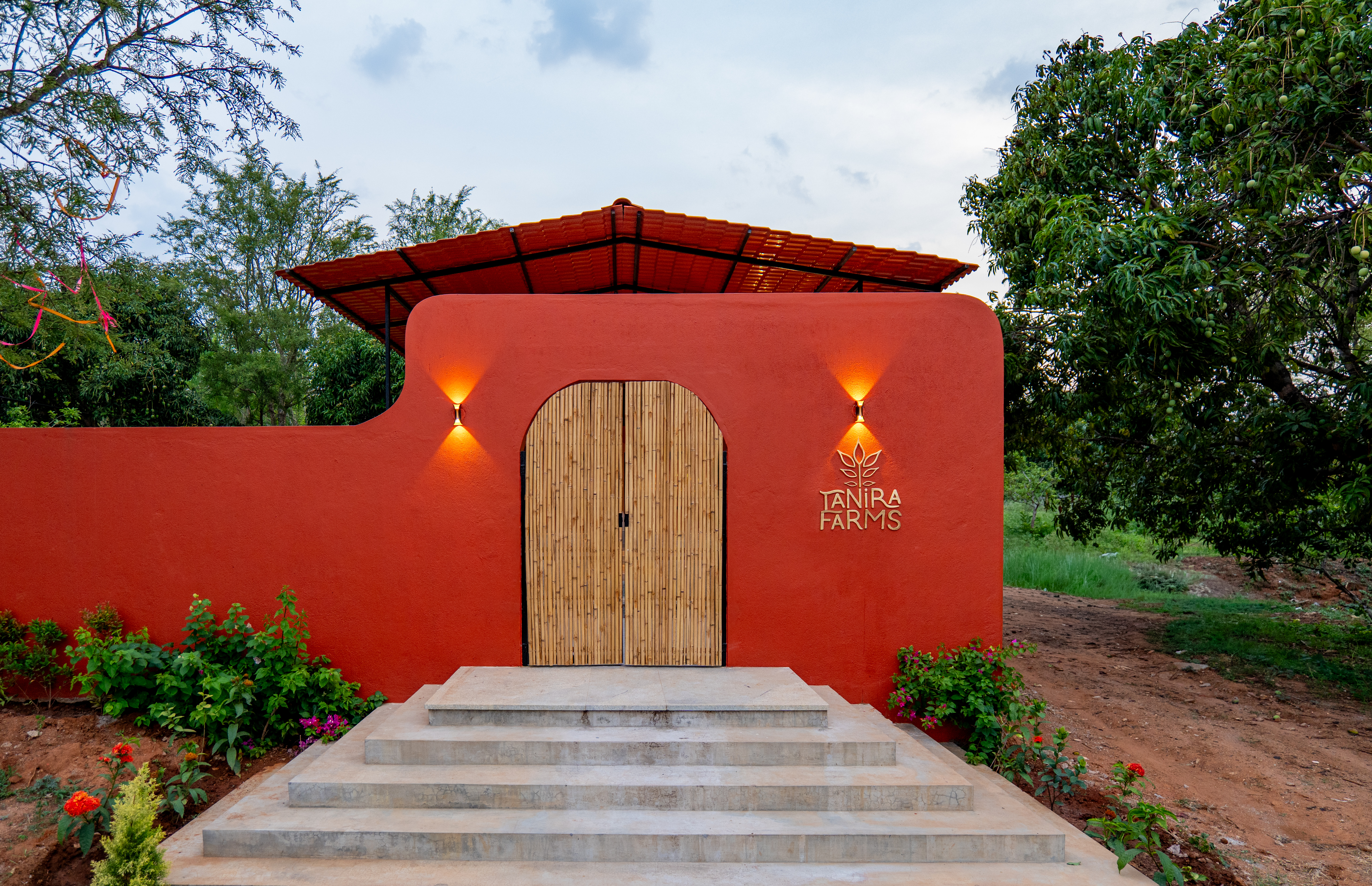 Tanira Farms Moonrise | Contemporary Pet- friendly Igloo Cottage with Pool, Bar and Garden — photo 24