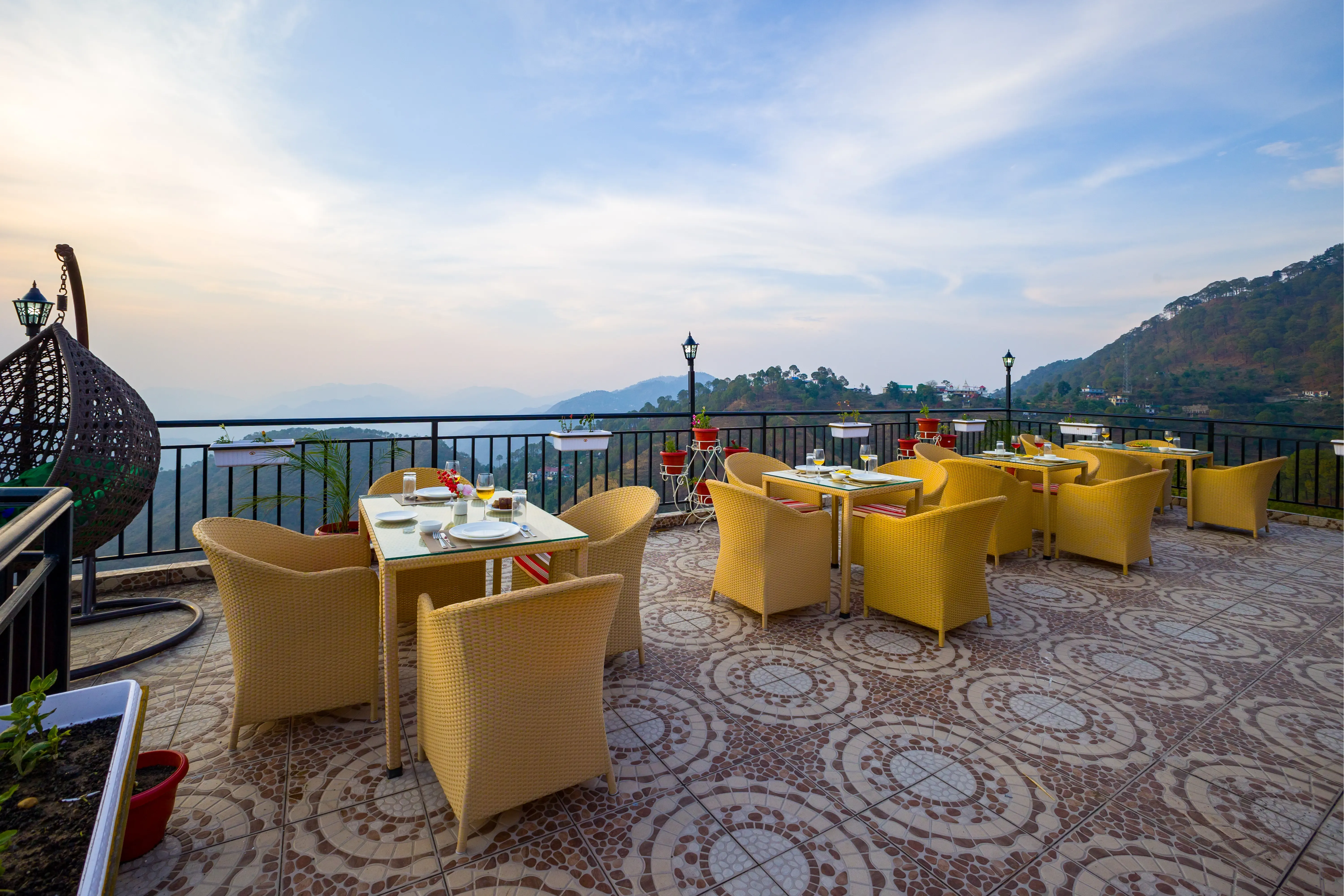Archee’s Villa | Pet-friendly 6-BHK property with gaming zone, attic, open dining and 360° mountain views — photo 23