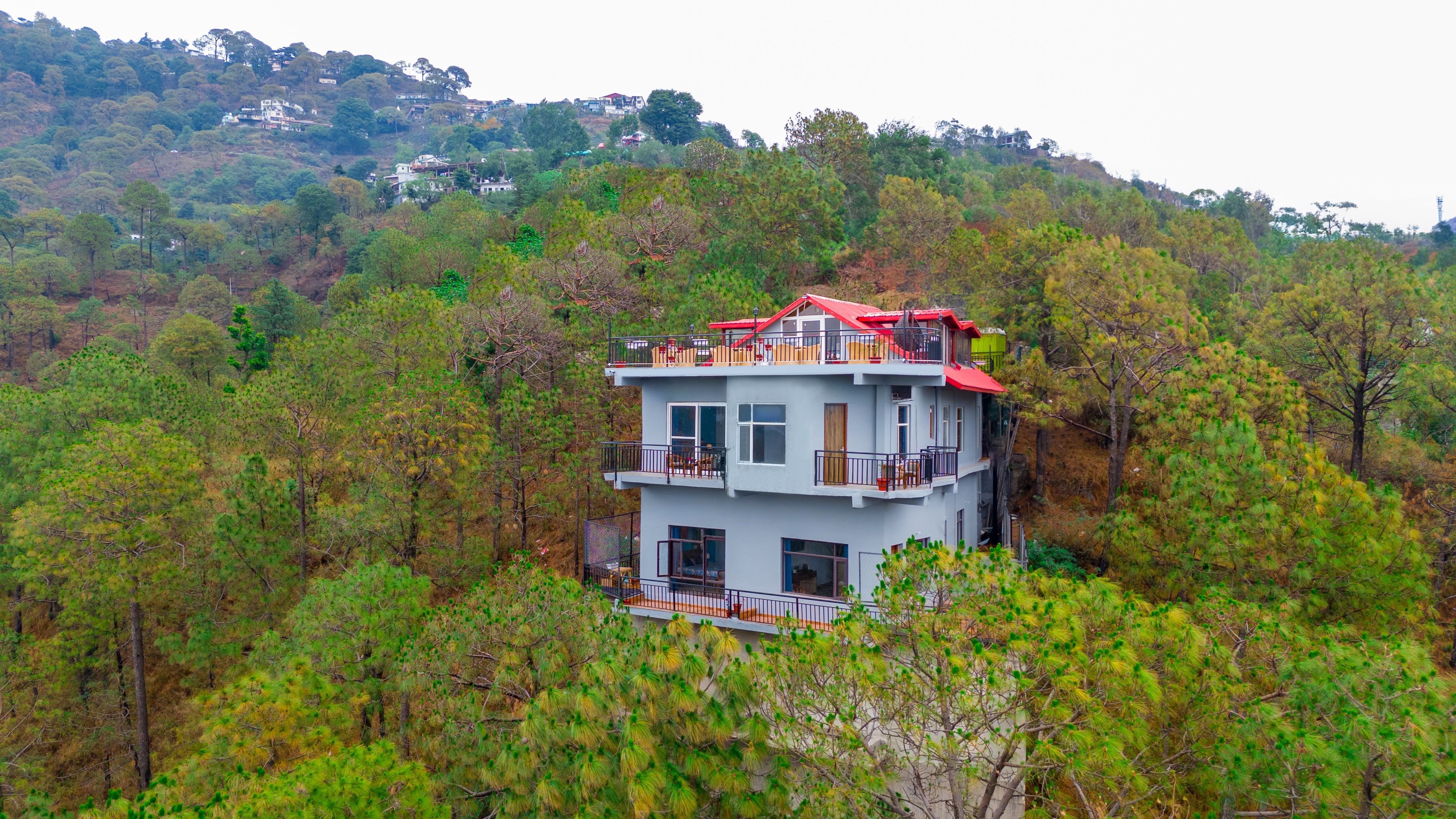 Archee’s Villa | Pet-friendly 6-BHK property with gaming zone, attic, open dining and 360° mountain views — photo 2