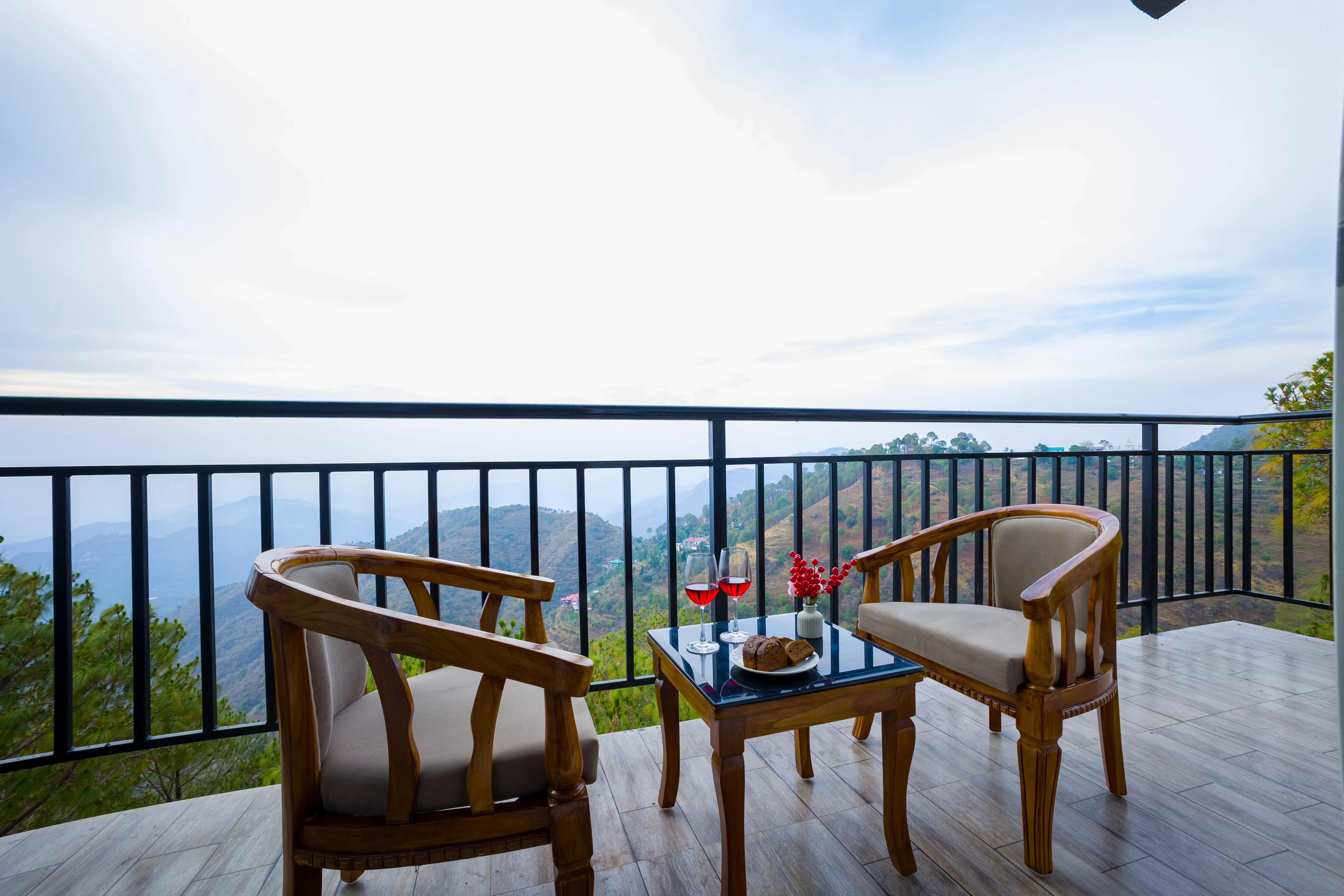 Archee’s Villa | Pet-friendly 6-BHK property with gaming zone, attic, open dining and 360° mountain views — photo 12