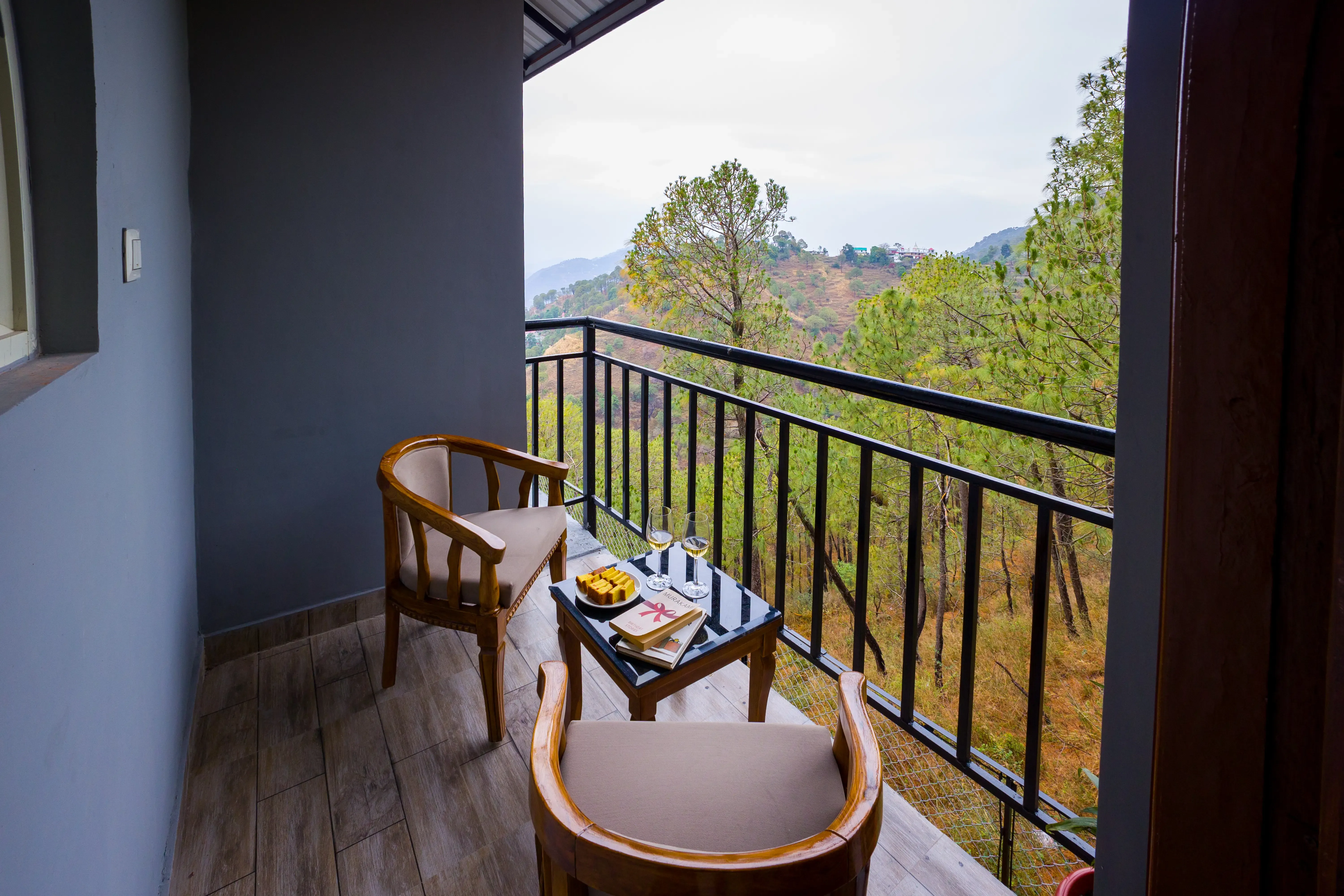 Archee’s Villa | Pet-friendly 6-BHK property with gaming zone, attic, open dining and 360° mountain views — photo 18