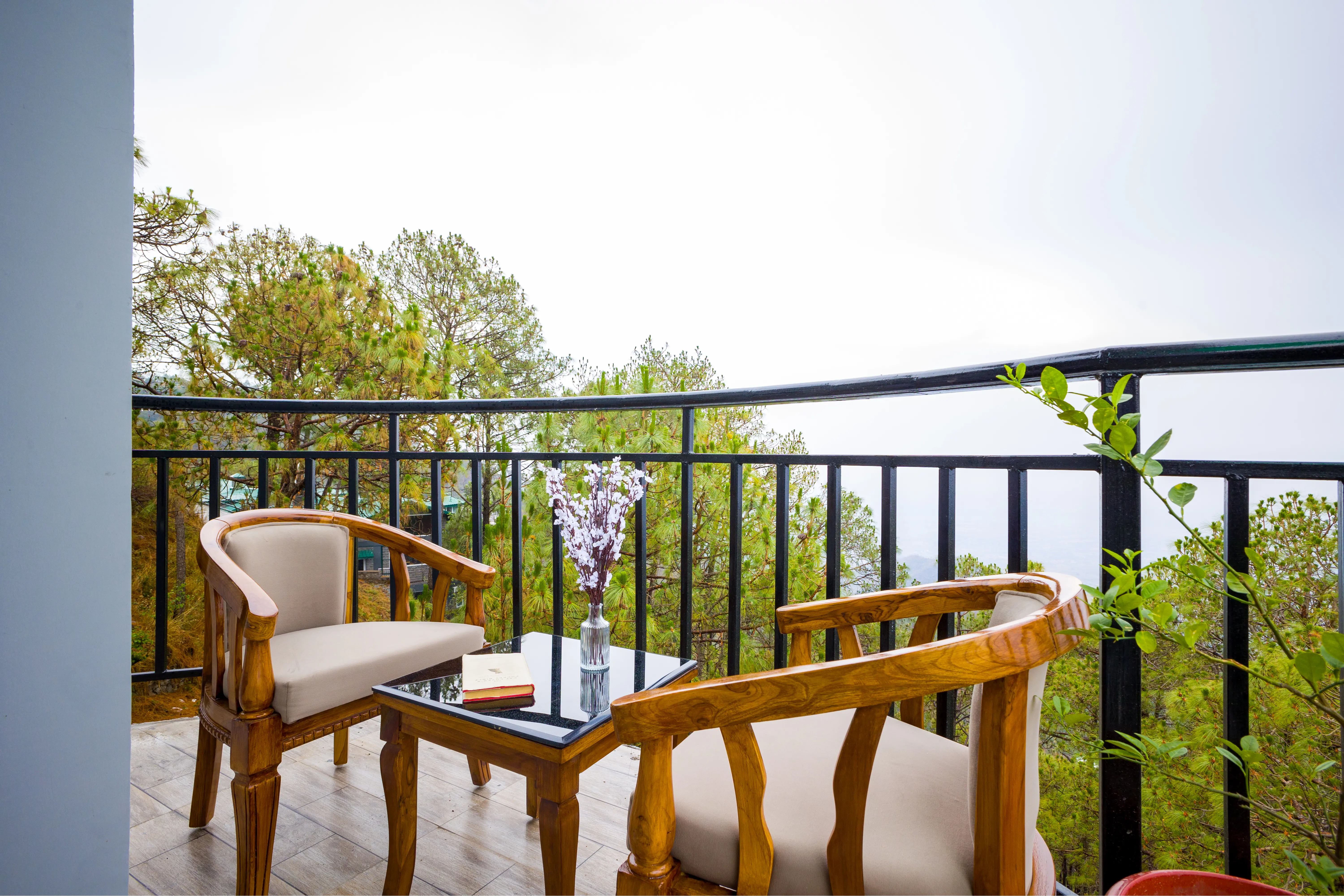 Archee’s Villa | Pet-friendly 6-BHK property with gaming zone, attic, open dining and 360° mountain views — photo 14