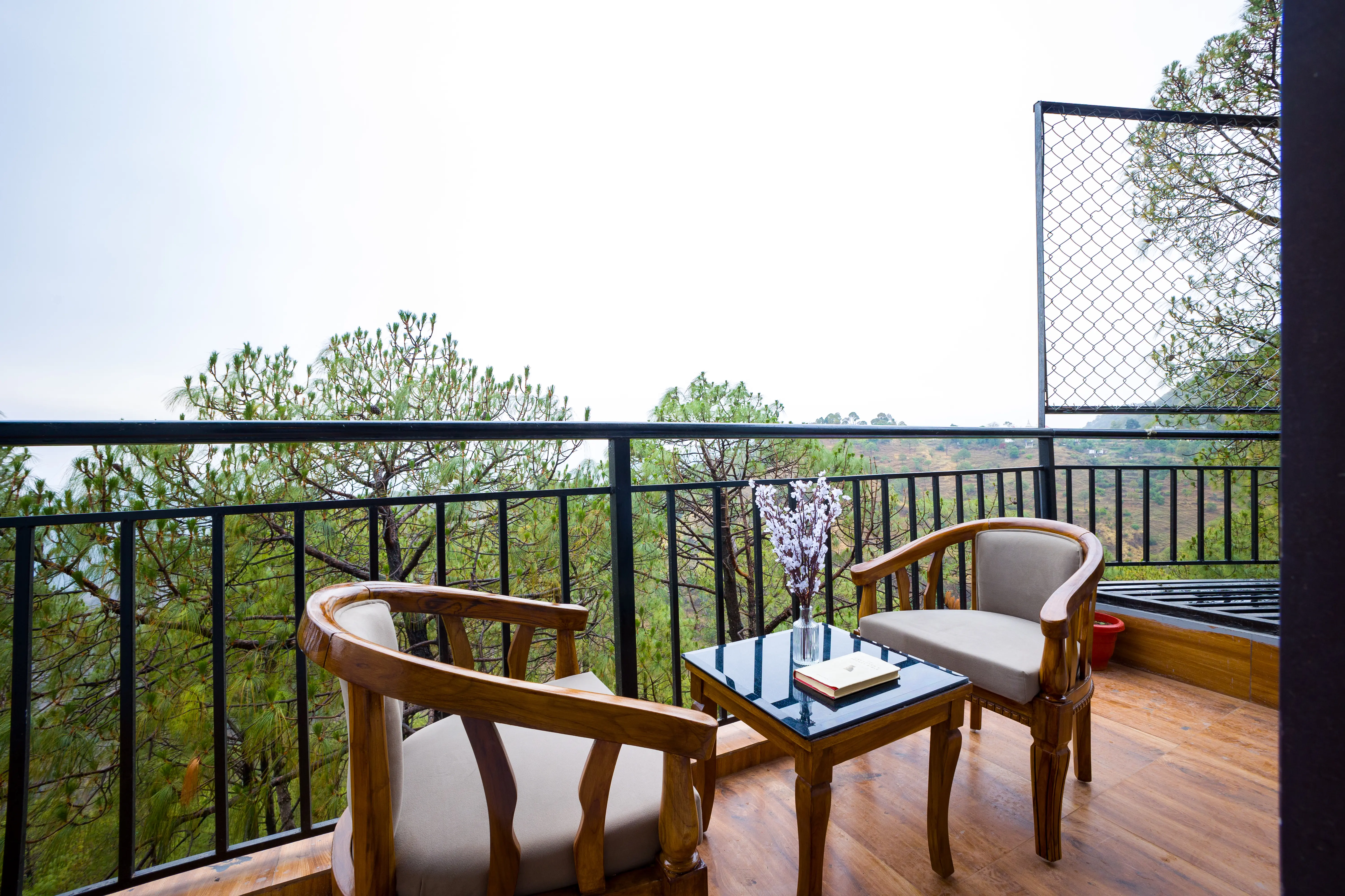Archee’s Villa | Pet-friendly 6-BHK property with gaming zone, attic, open dining and 360° mountain views — photo 10