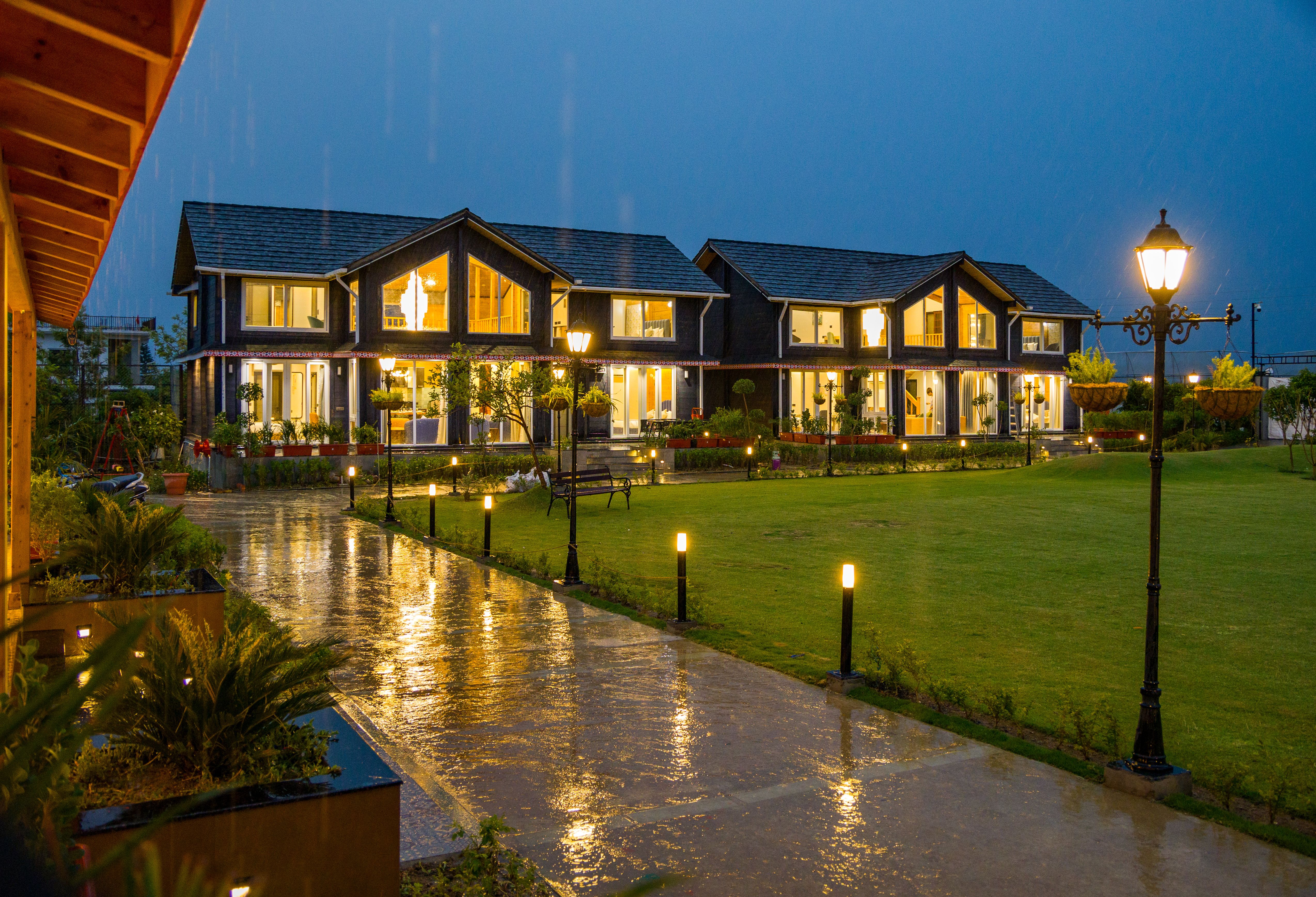Esh Cottages Resort Birch | Hillside 4-BHK Hideaway With Lush Garden, Common Pool, & Gaming Zone — photo 11