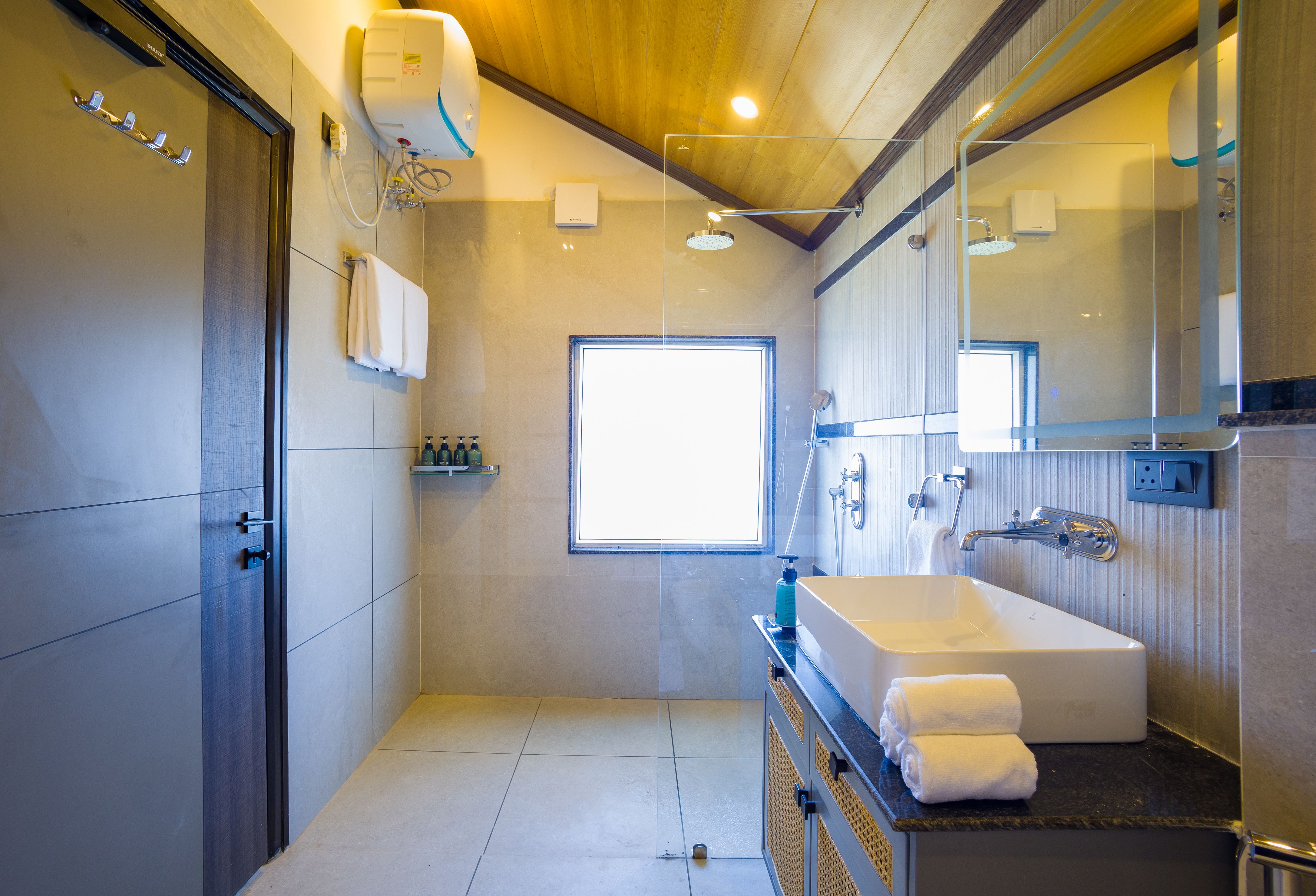 Esh Cottages Resort Birch | Hillside 4-BHK Hideaway With Lush Garden, Common Pool, & Gaming Zone — photo 26