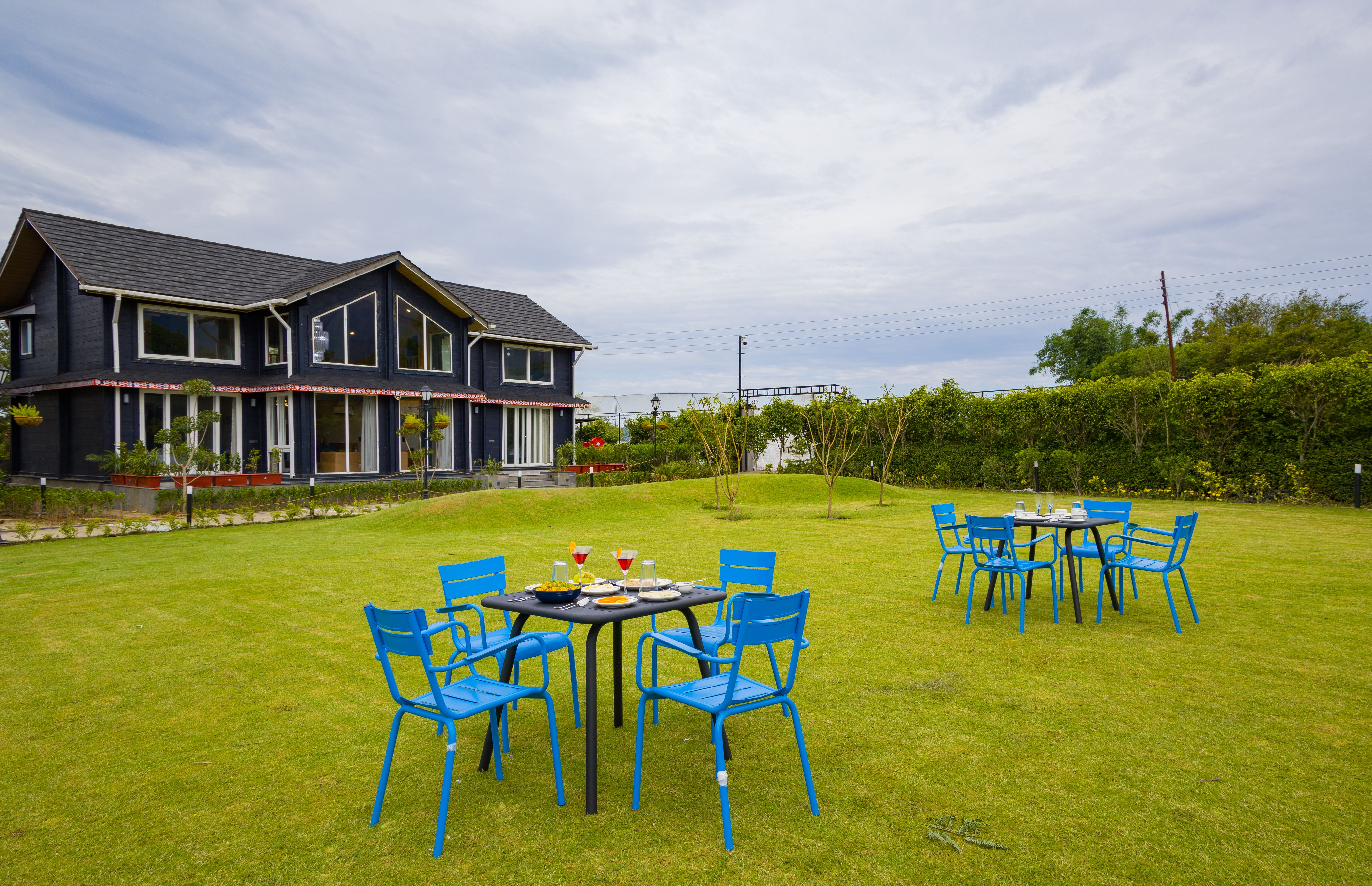 Esh Cottages Resort Birch | Hillside 4-BHK Hideaway With Lush Garden, Common Pool, & Gaming Zone — photo 10