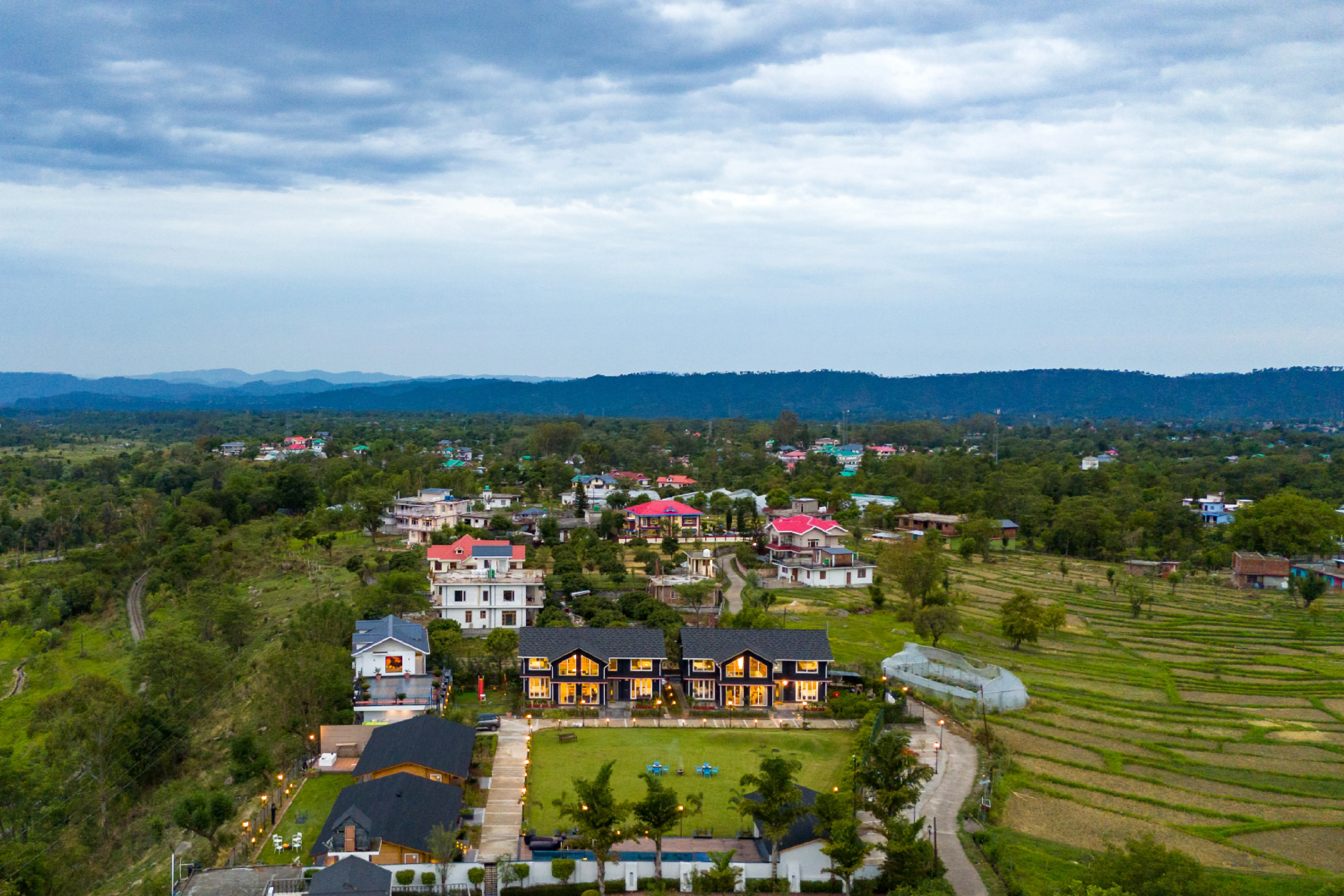 Esh Cottages Resort Birch | Hillside 4-BHK Hideaway With Lush Garden, Common Pool, & Gaming Zone