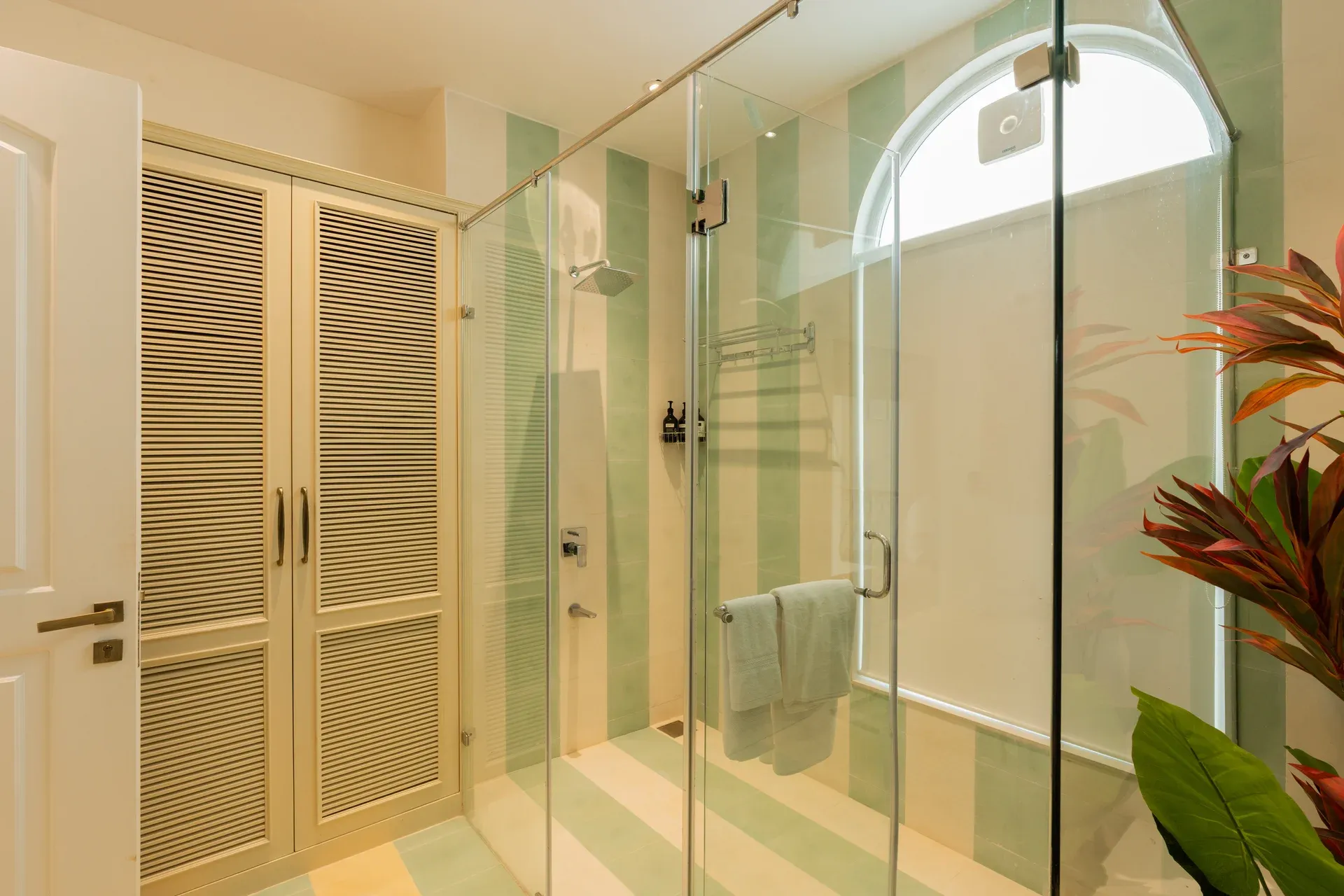 YashGeet Villa | Exquisite 4-BHK Villa With Pvt Pool, Terrace, Garden & Jacuzzi | Free E-Bike — photo 28