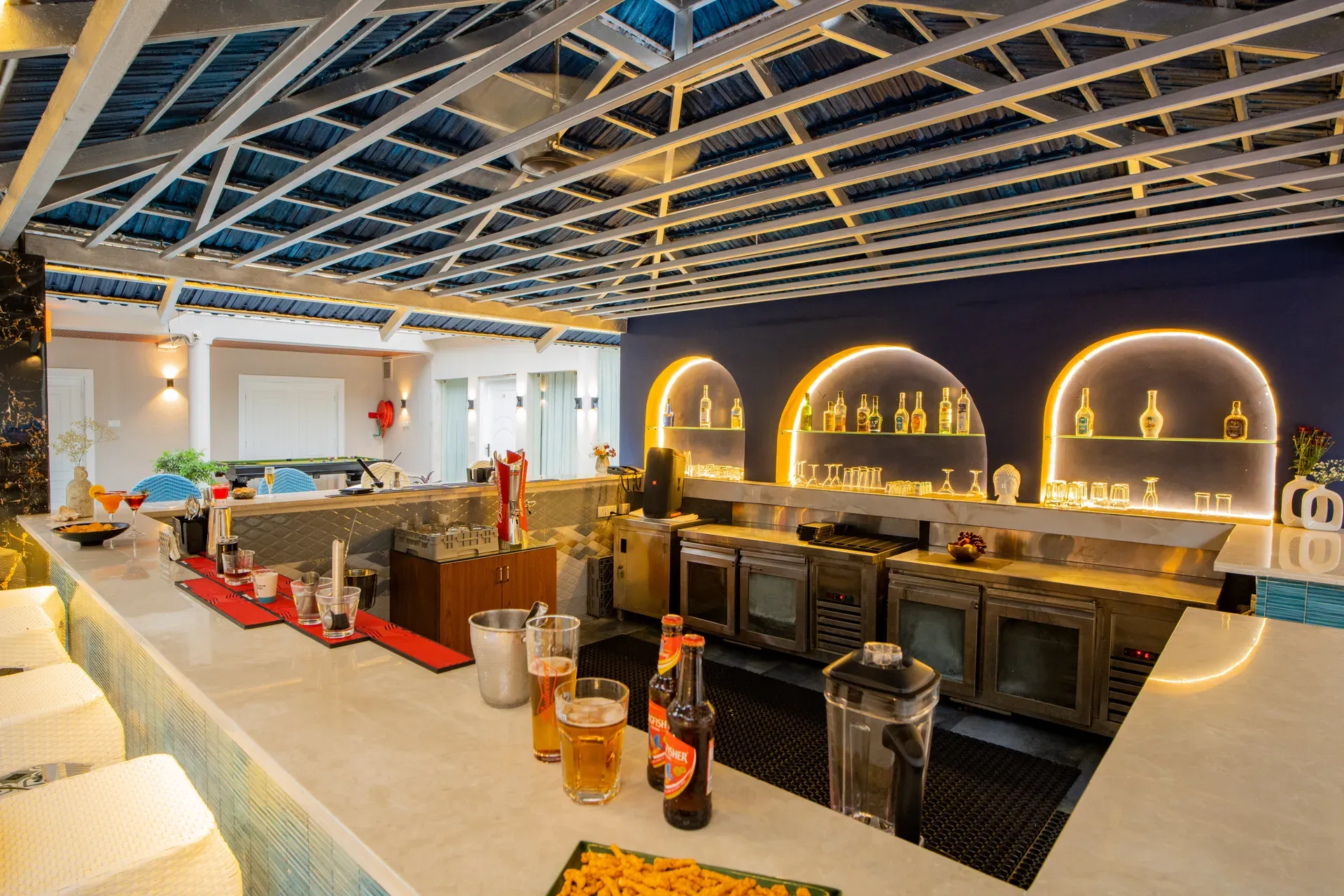 Emperor Ozran Superior Room With A Balcony | Premium Retreat With Common Pool, Restaurant & Bar — photo 7