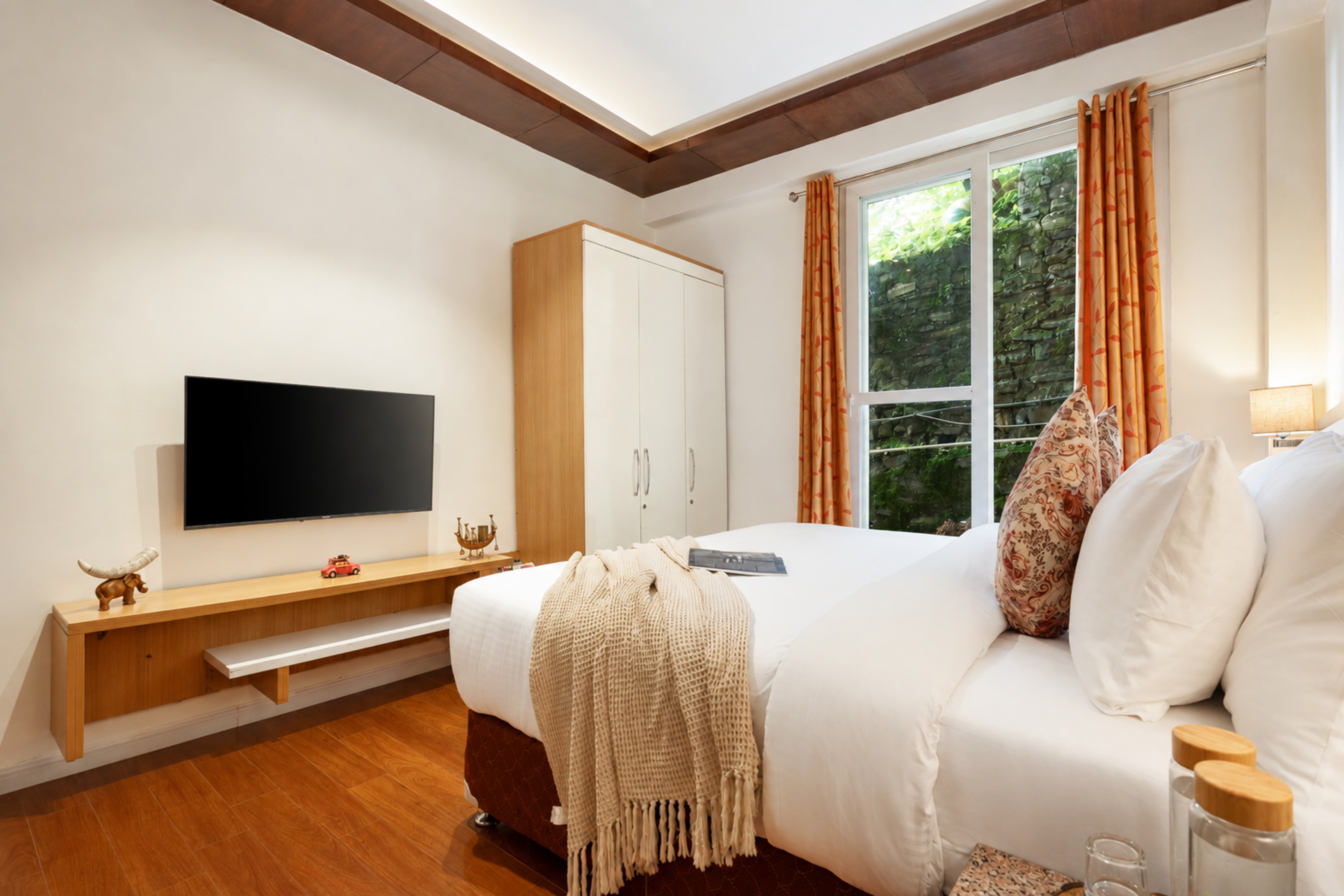 Juniper Holiday In Homestay | 3 BHK Pet-Friendly Valley-View Apartment with Private Balcony & Reception — photo 19