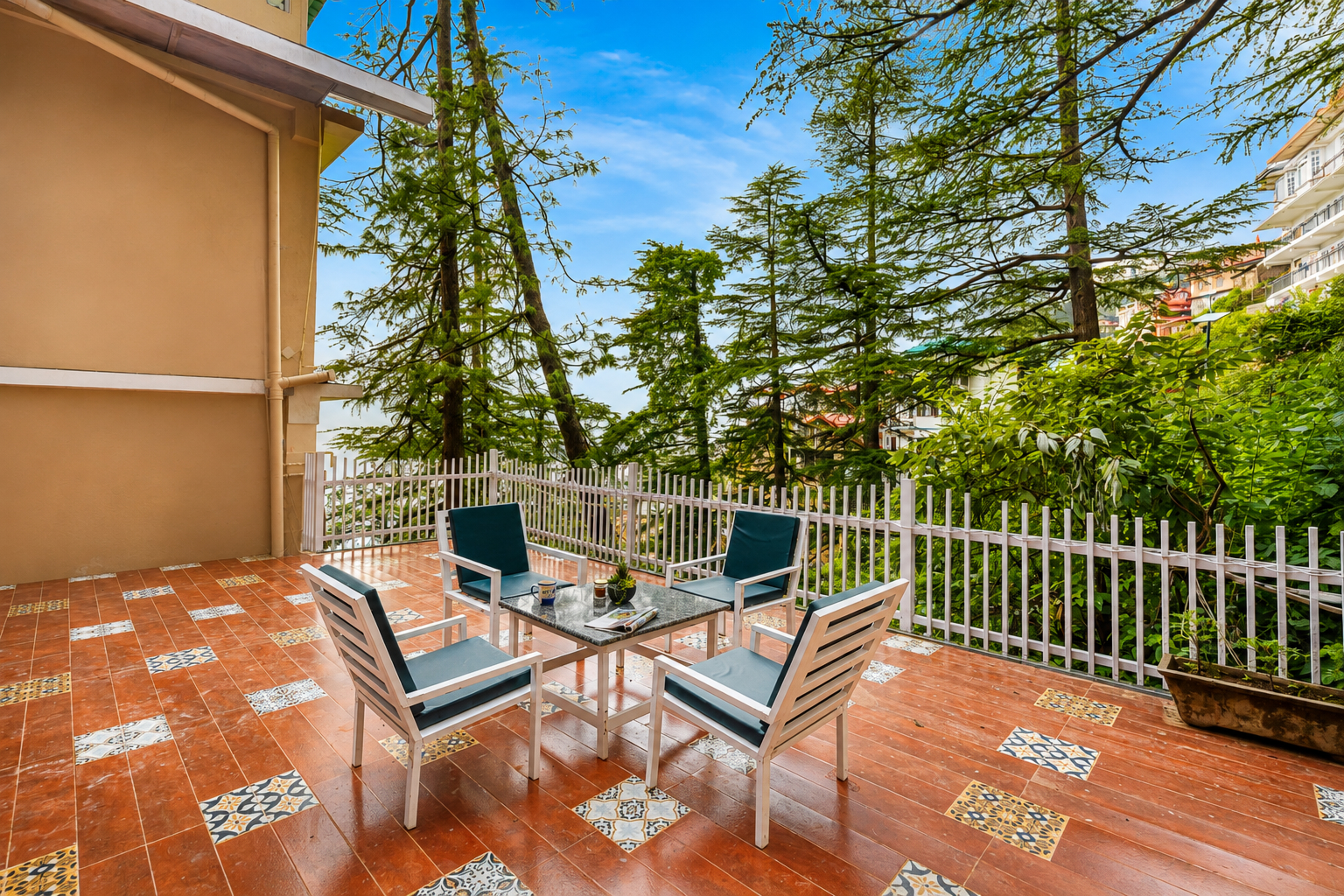 Juniper Holiday In Homestay | 3 BHK Pet-Friendly Valley-View Apartment with Private Balcony & Reception — photo 2