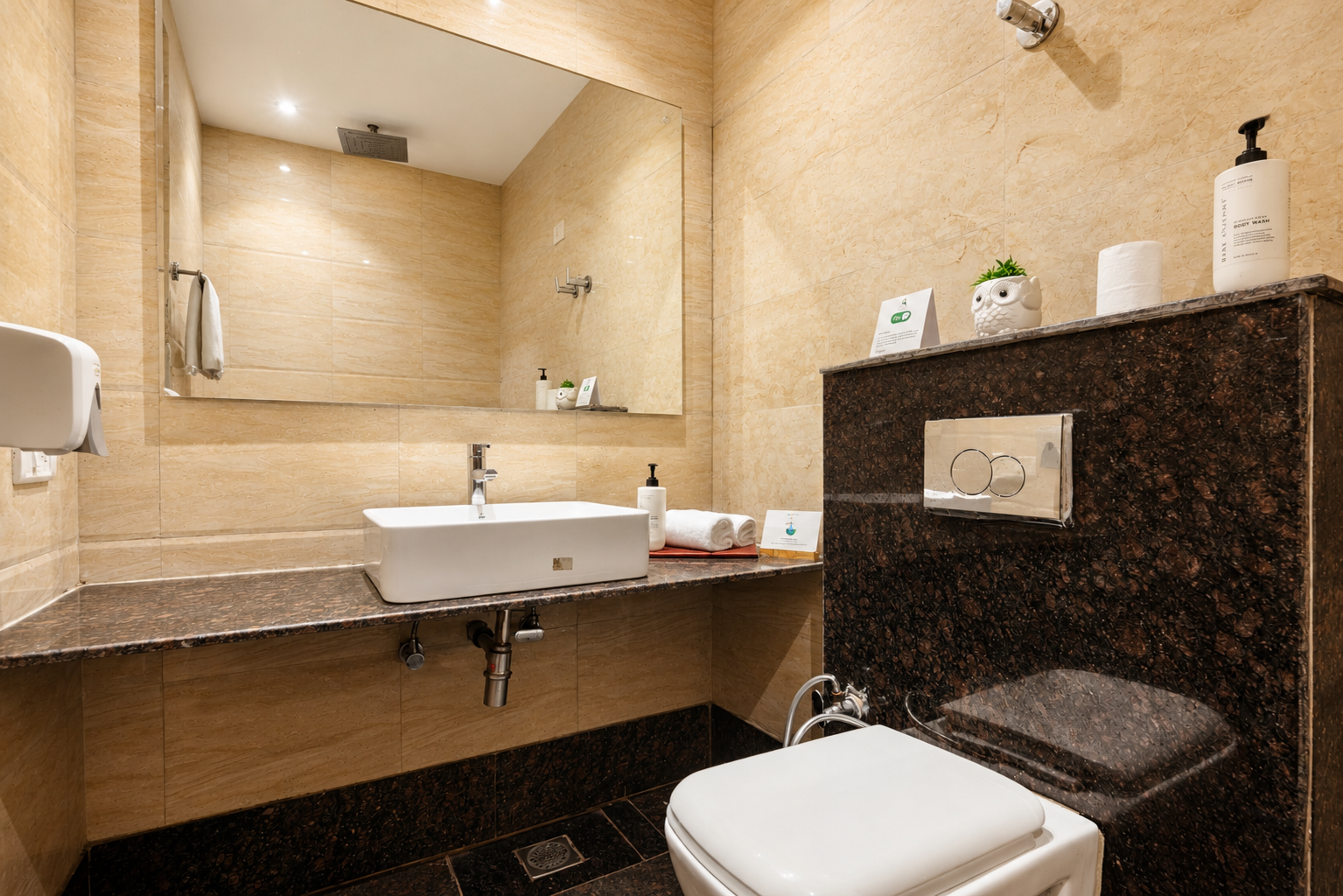 Juniper Holiday In Homestay | 3 BHK Pet-Friendly Valley-View Apartment with Private Balcony & Reception — photo 17