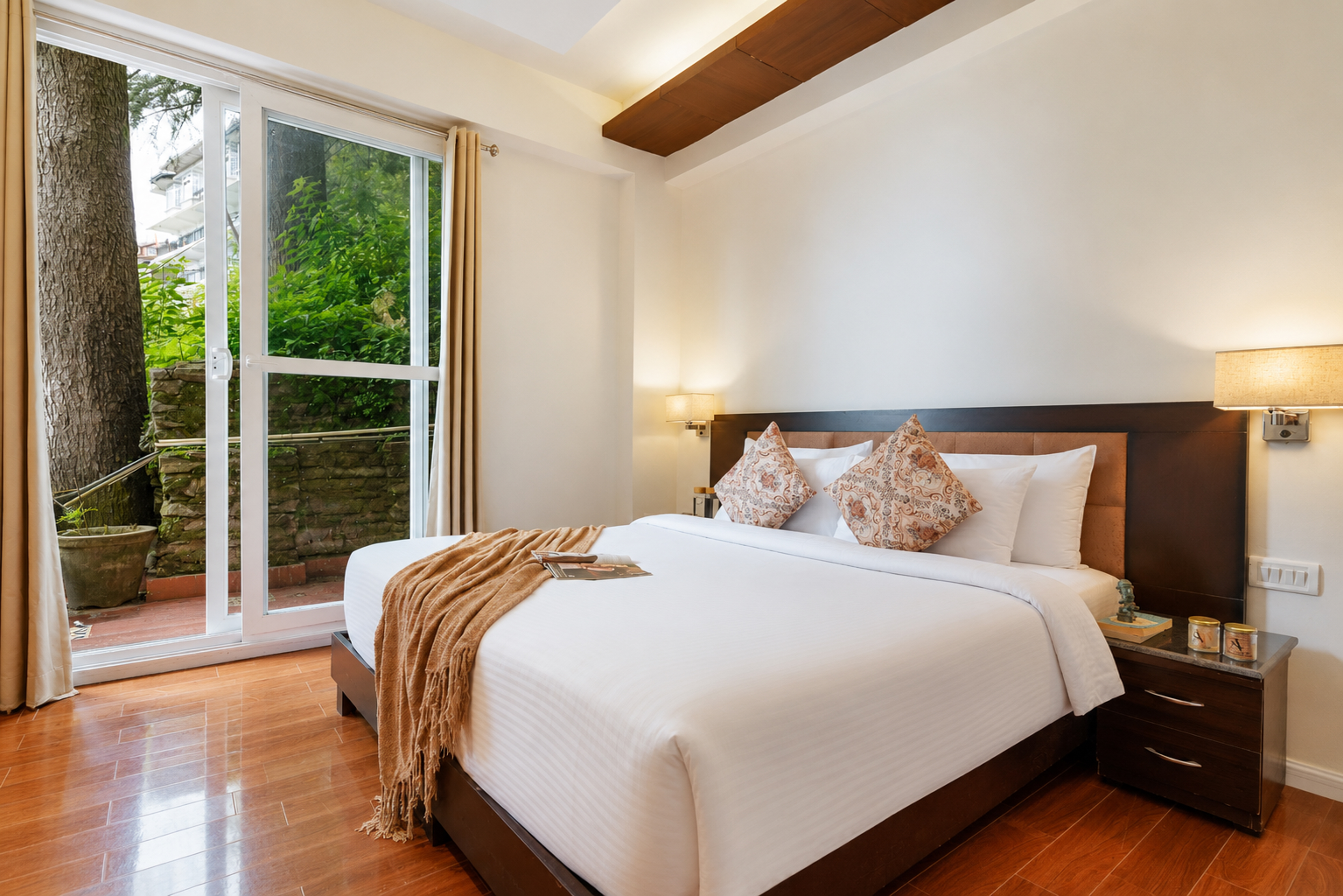 Juniper Holiday In Homestay | 3 BHK Pet-Friendly Valley-View Apartment with Private Balcony & Reception — photo 11
