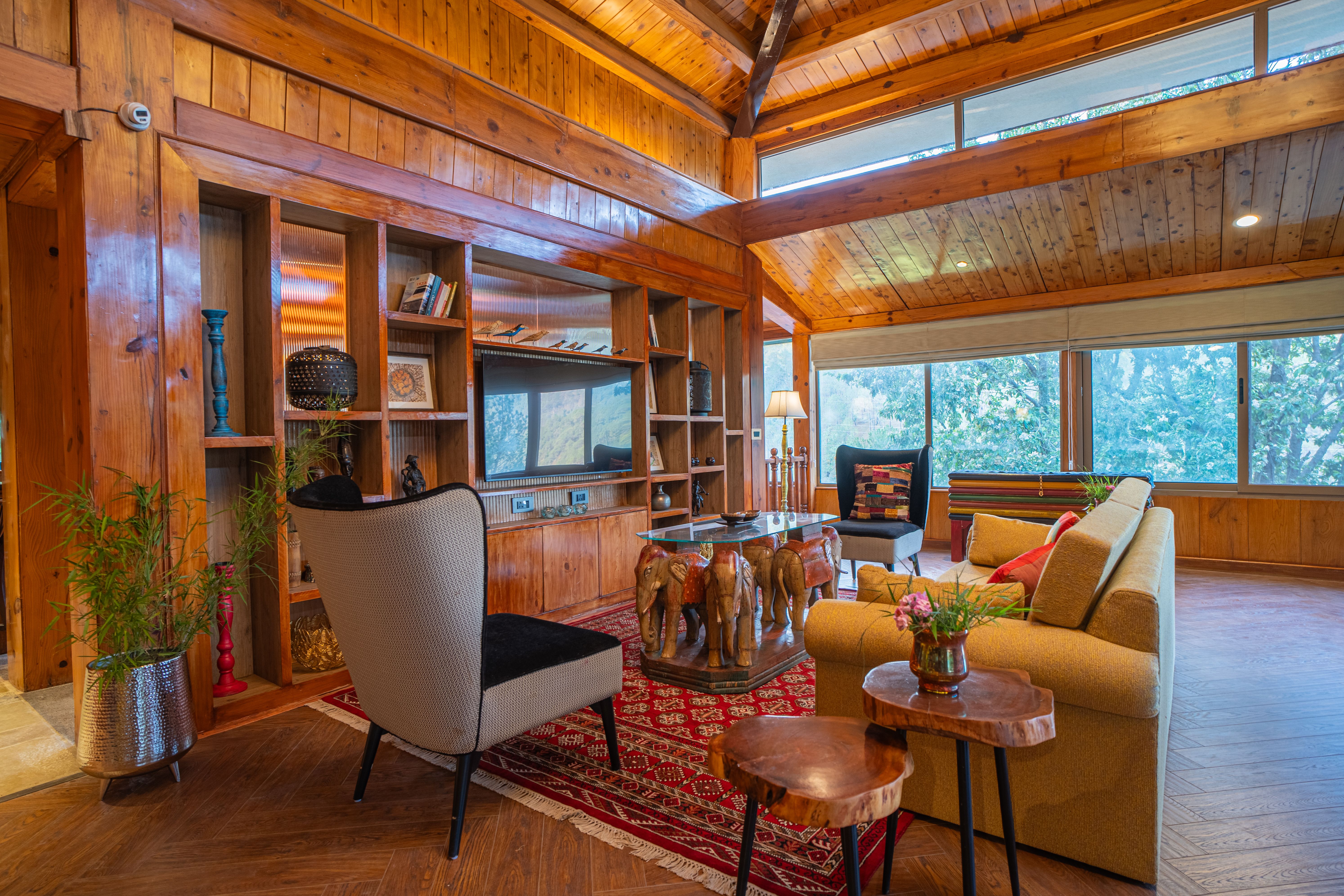 Blushing Pines Retreat | Pet-friendly 3-BHK Hillside Villa with Attic & Outdoor lounge — photo 4