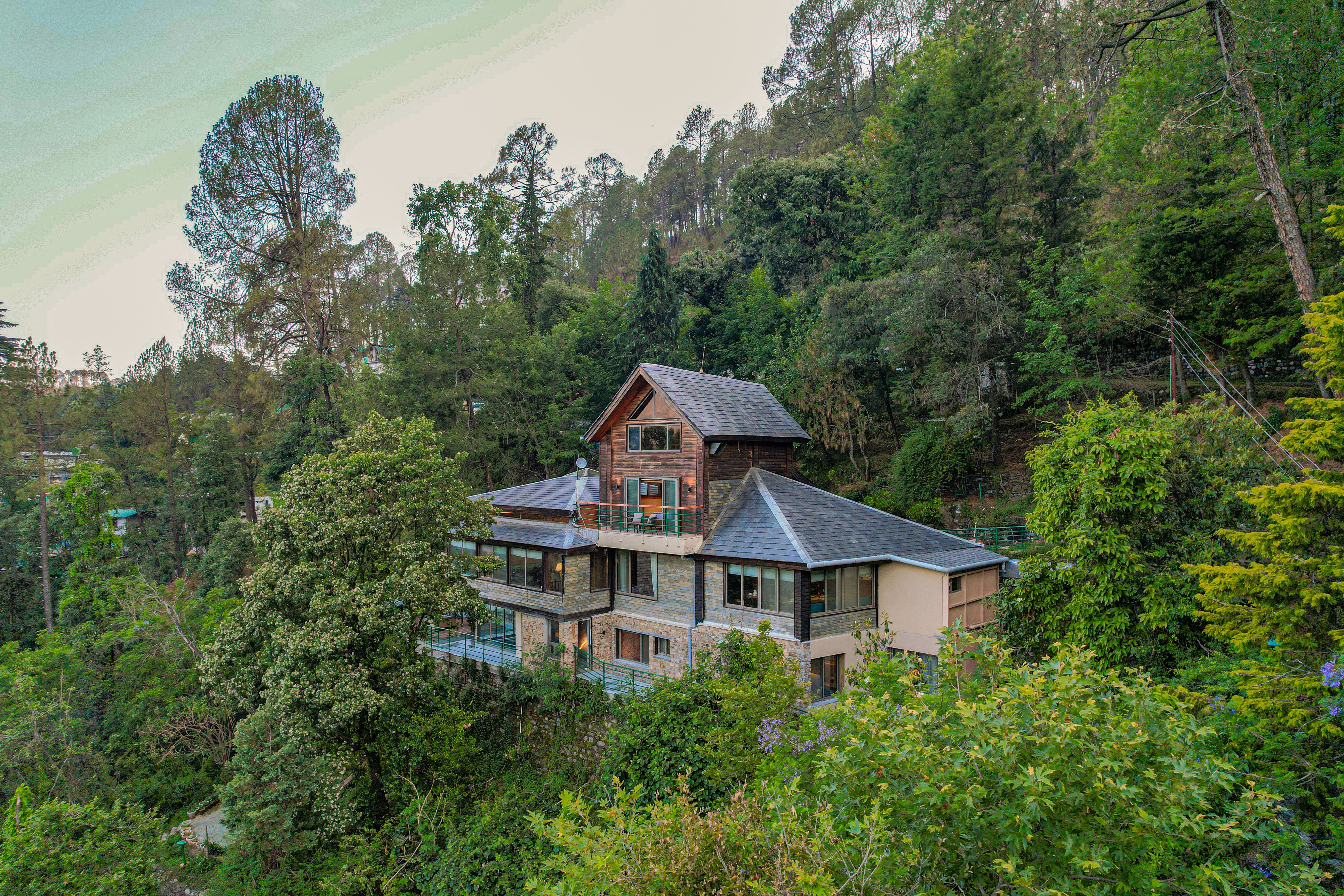 Blushing Pines Retreat | Pet-friendly 3-BHK Hillside Villa with Attic & Outdoor lounge