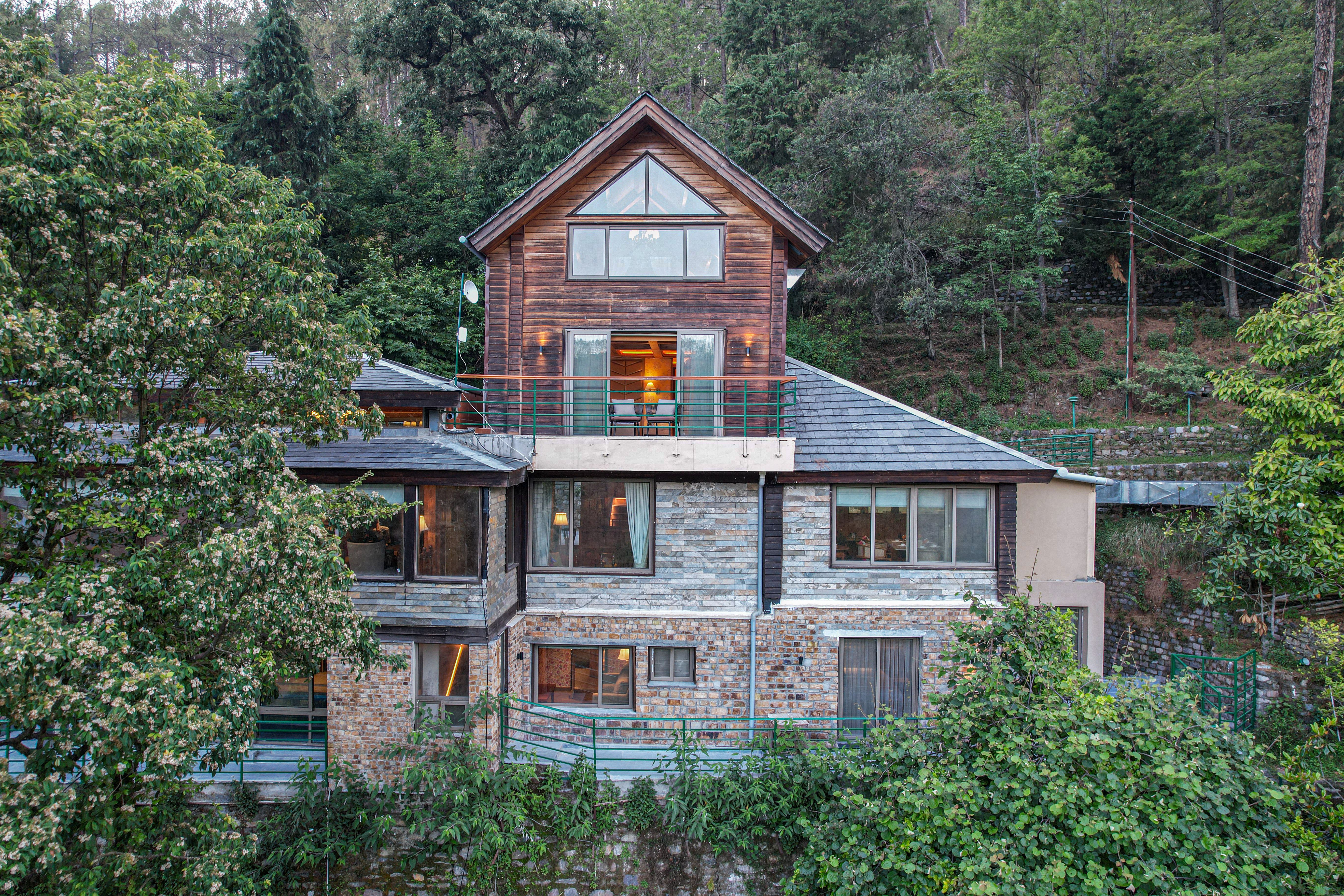 Blushing Pines Retreat | Pet-friendly 3-BHK Hillside Villa with Attic & Outdoor lounge — photo 18