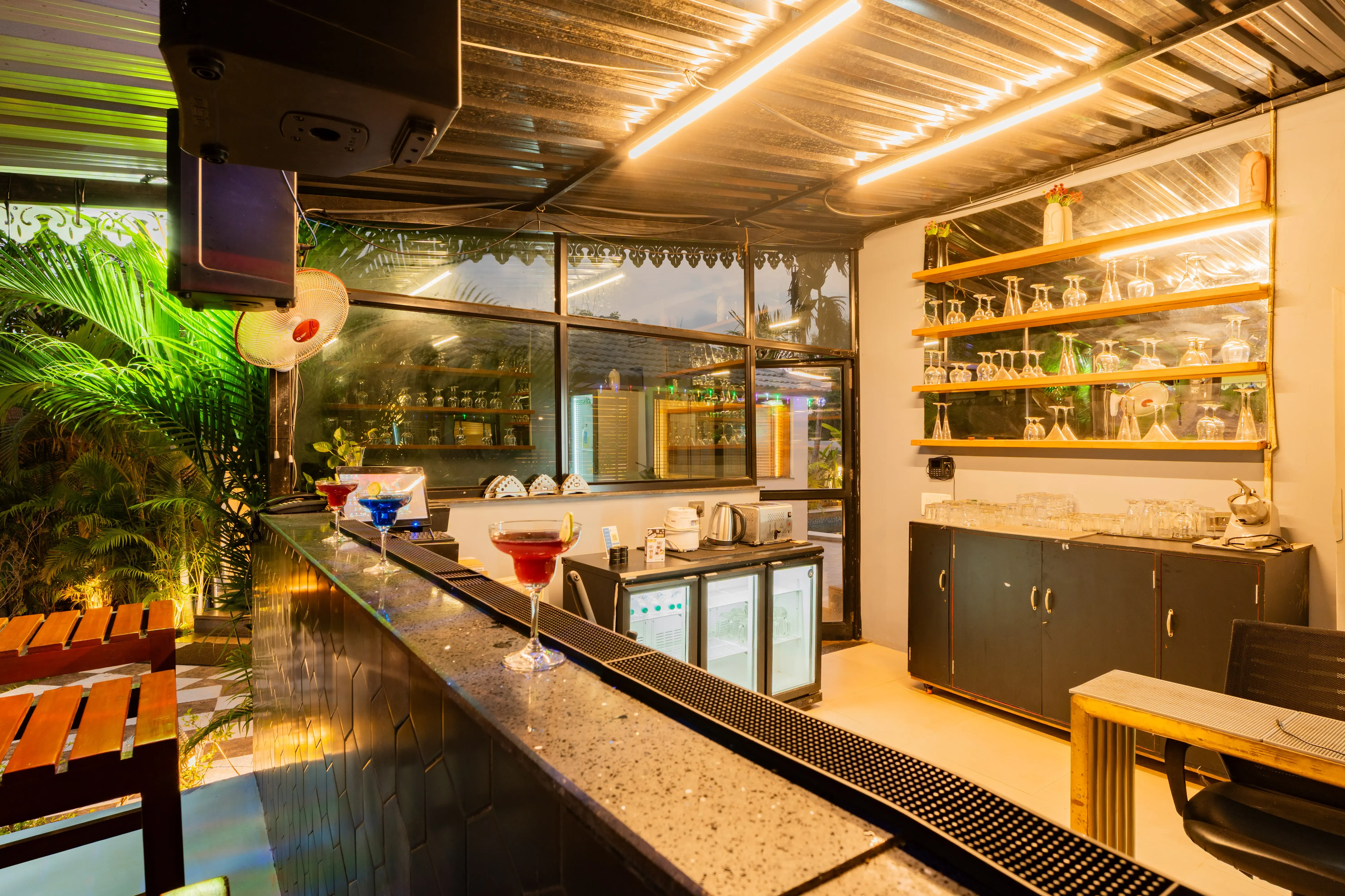 Gracias Seaora | Pet-friendly Retreat With Bathtub, Common Pool, & Restro, Close to Ashwem Beach — photo 21