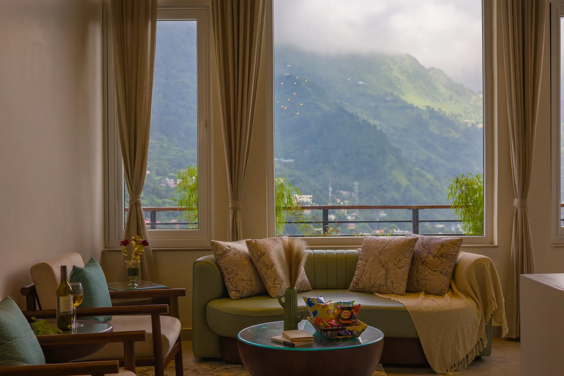 Antarmann Casa Mirage | 3-BHK | Terrace | Lake View — photo 5