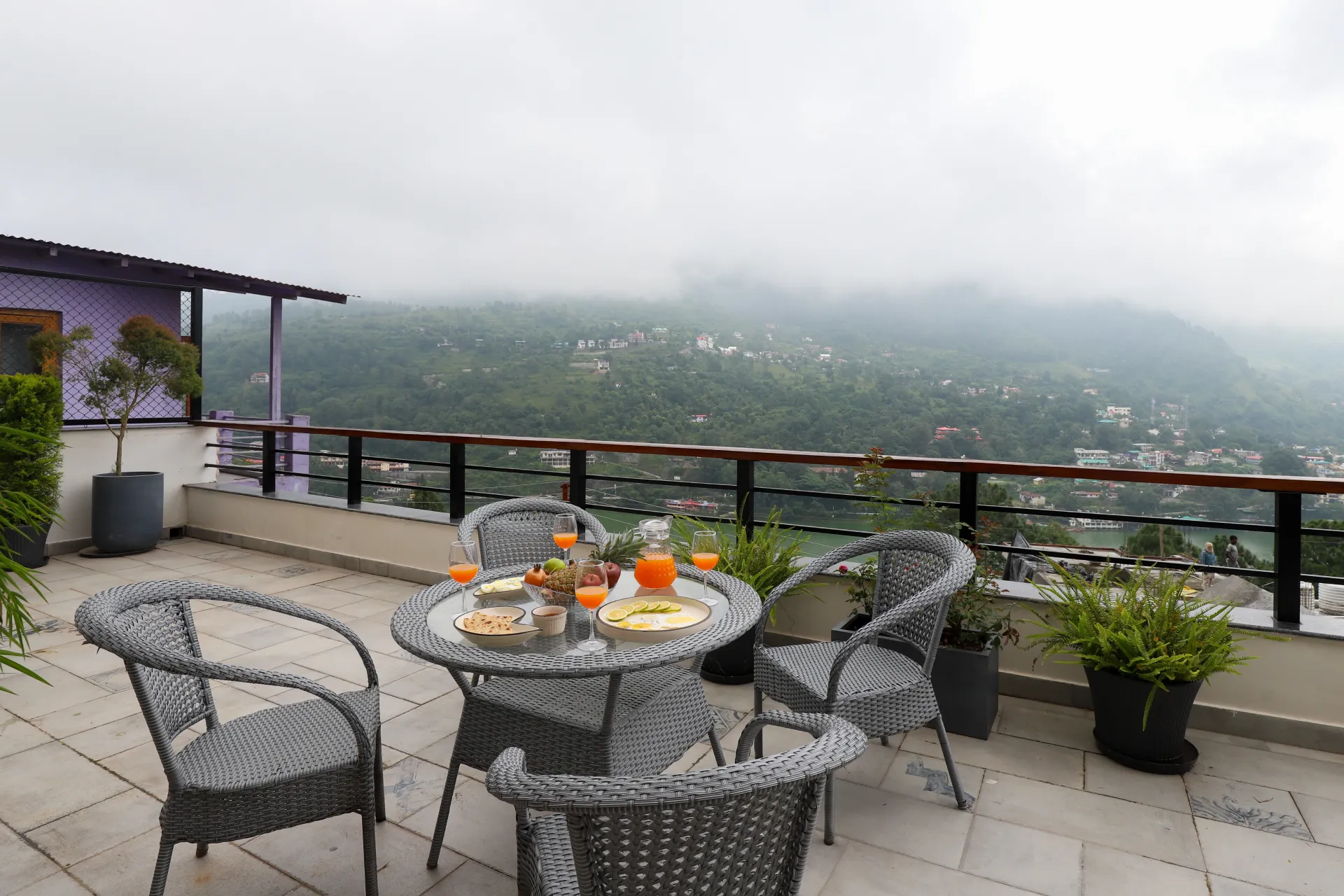 Antarmann Casa Mirage | 3-BHK | Terrace | Lake View — photo 15