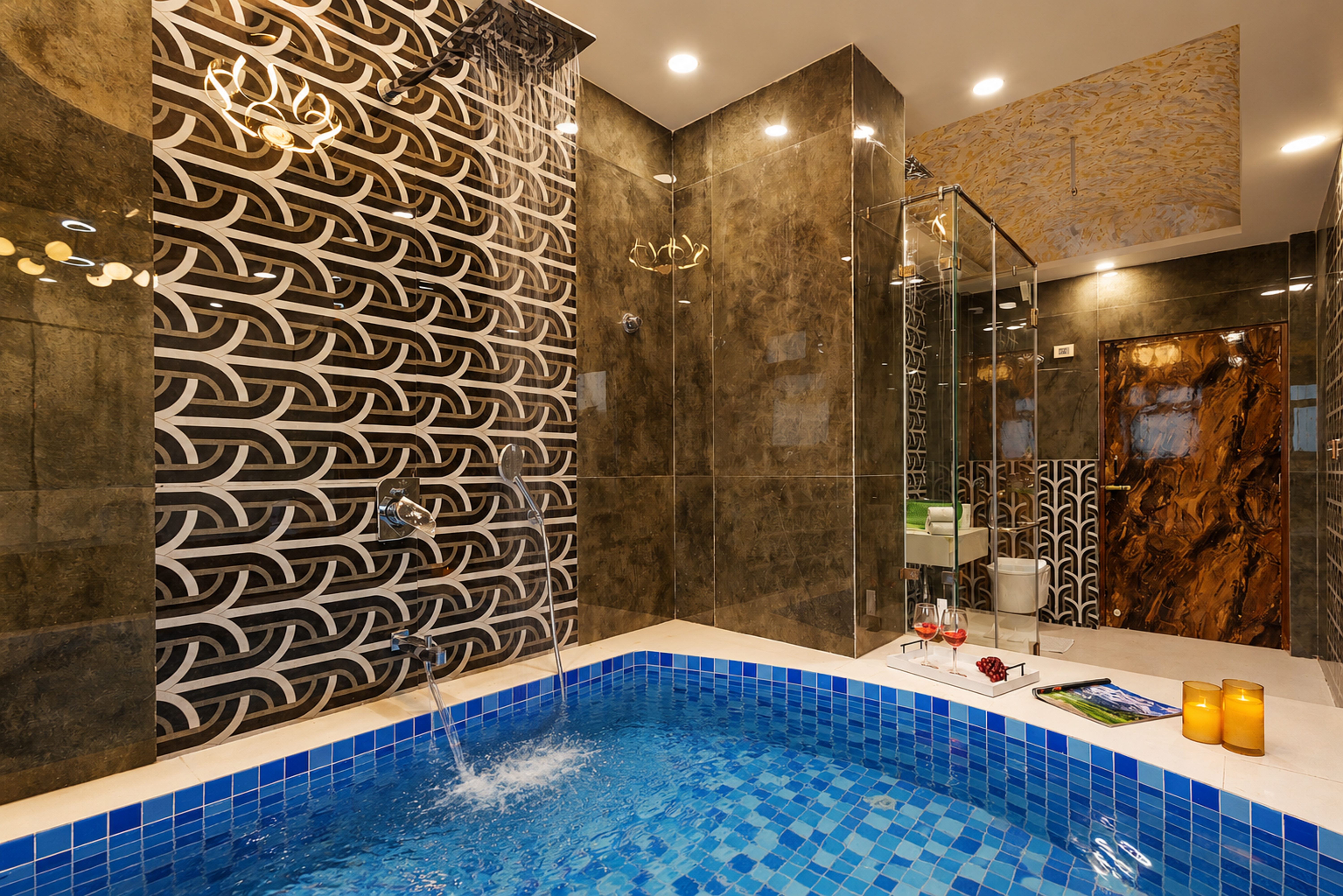 Gold Palm Ivory | Sophisticated Room with Elegant Bathtub, Shared Pool & Lush Green Views — photo 26