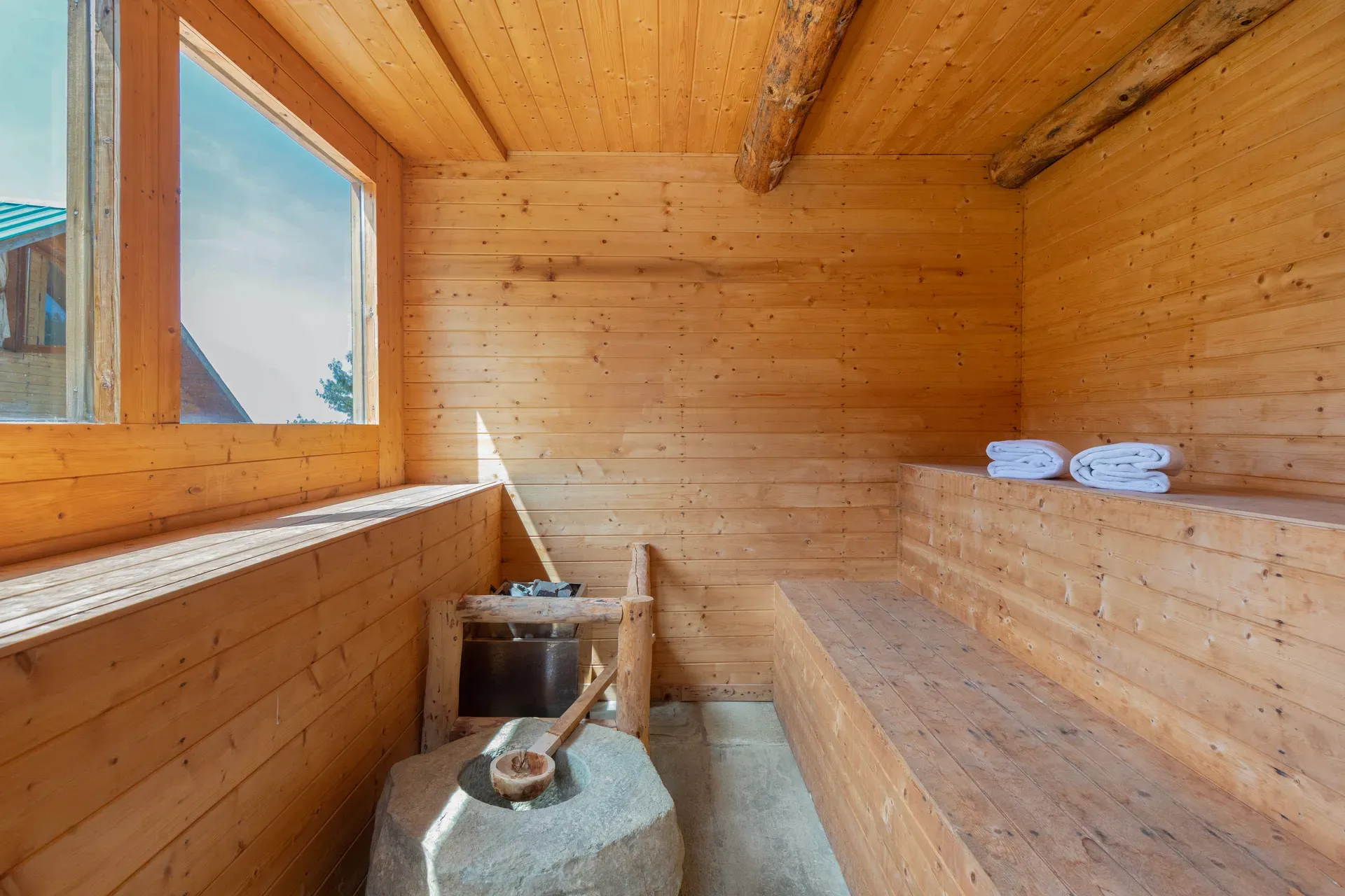 Silvana | Pet-friendly 3-Bedroom Retreat With Attic, Sauna & Garden Near Haku Temple — photo 9